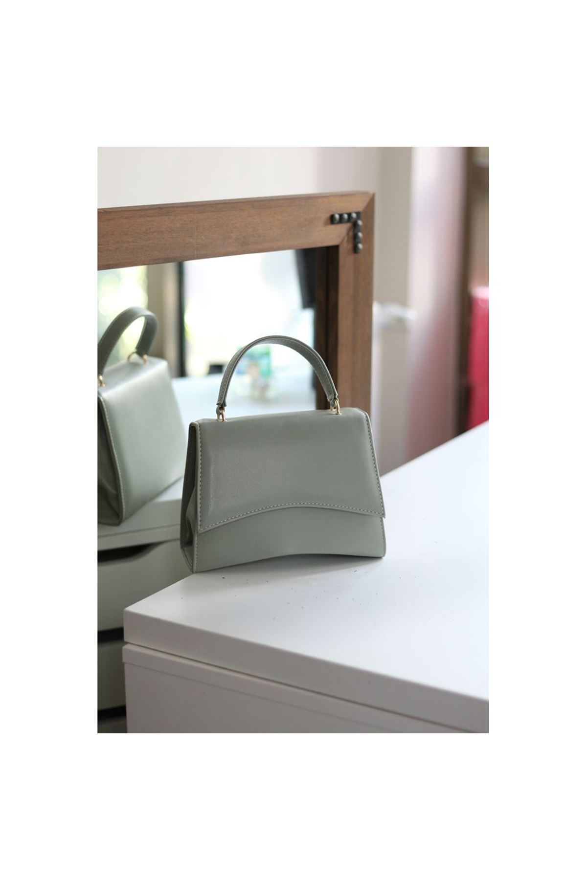 Kadın Mint Yeşili Geniş Kapak Detaylı Omuz Çantası