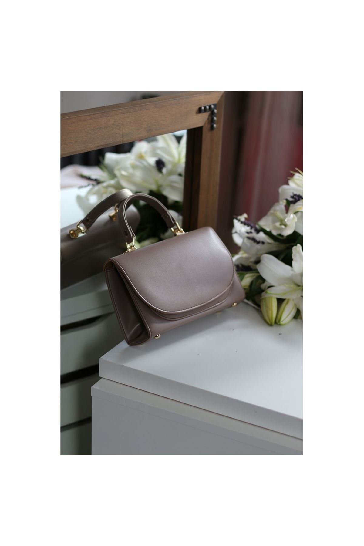 Kadın Vizon Oval Kapak Detaylı Askılı Omuz Çantası