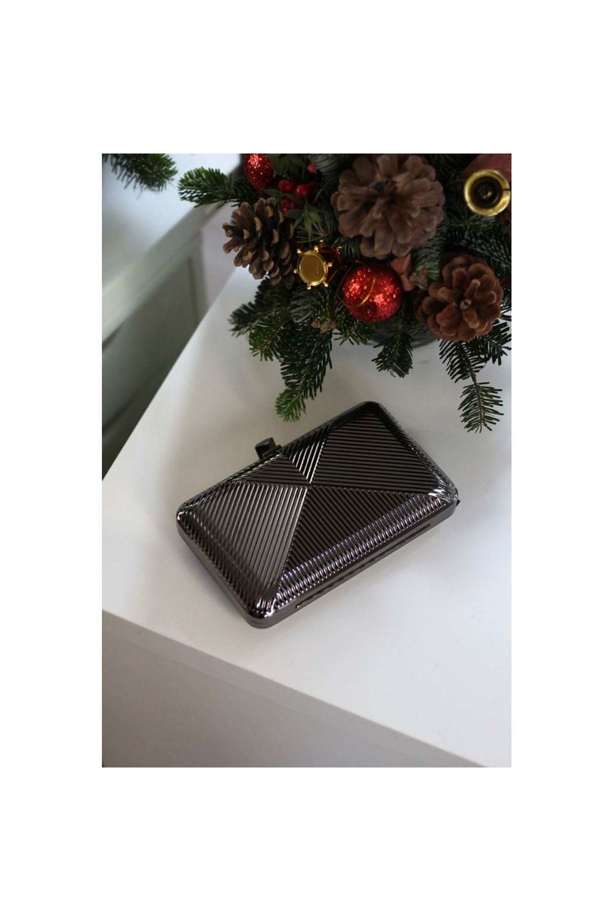 Kadın Siyah Metal Zincir Askılı Abiye Çanta