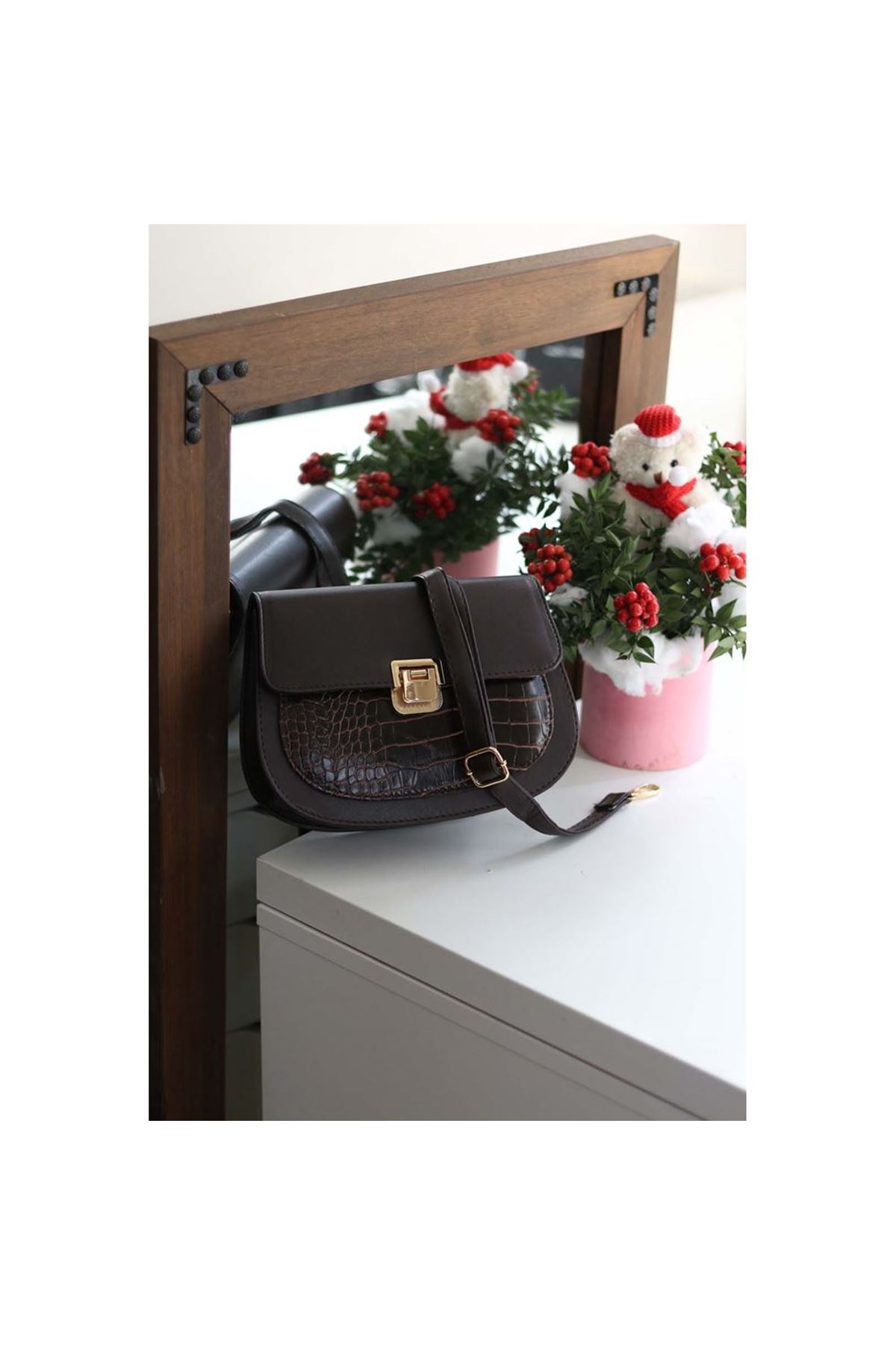 Kadın Acı Kahve Ayarlanabilir Askılı Omuz Çantası