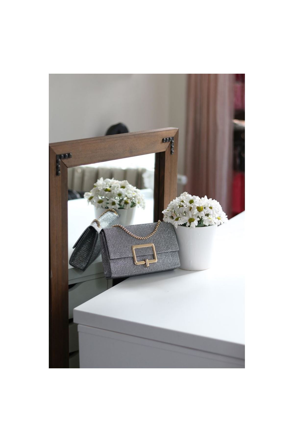 Simli Platin Kare Tokalı Zincirli Omuz Çantası