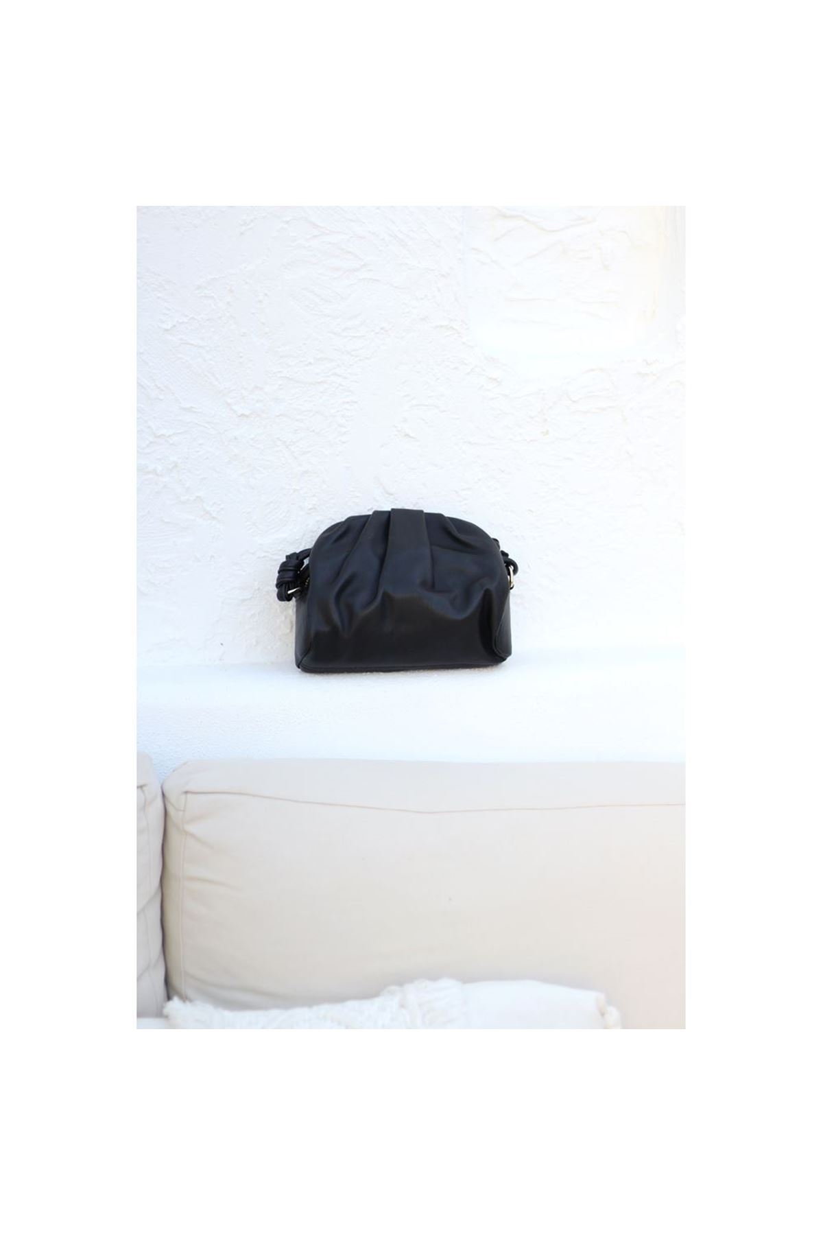 Kadın Siyah Yumuşak Pileli Omuz Çantası