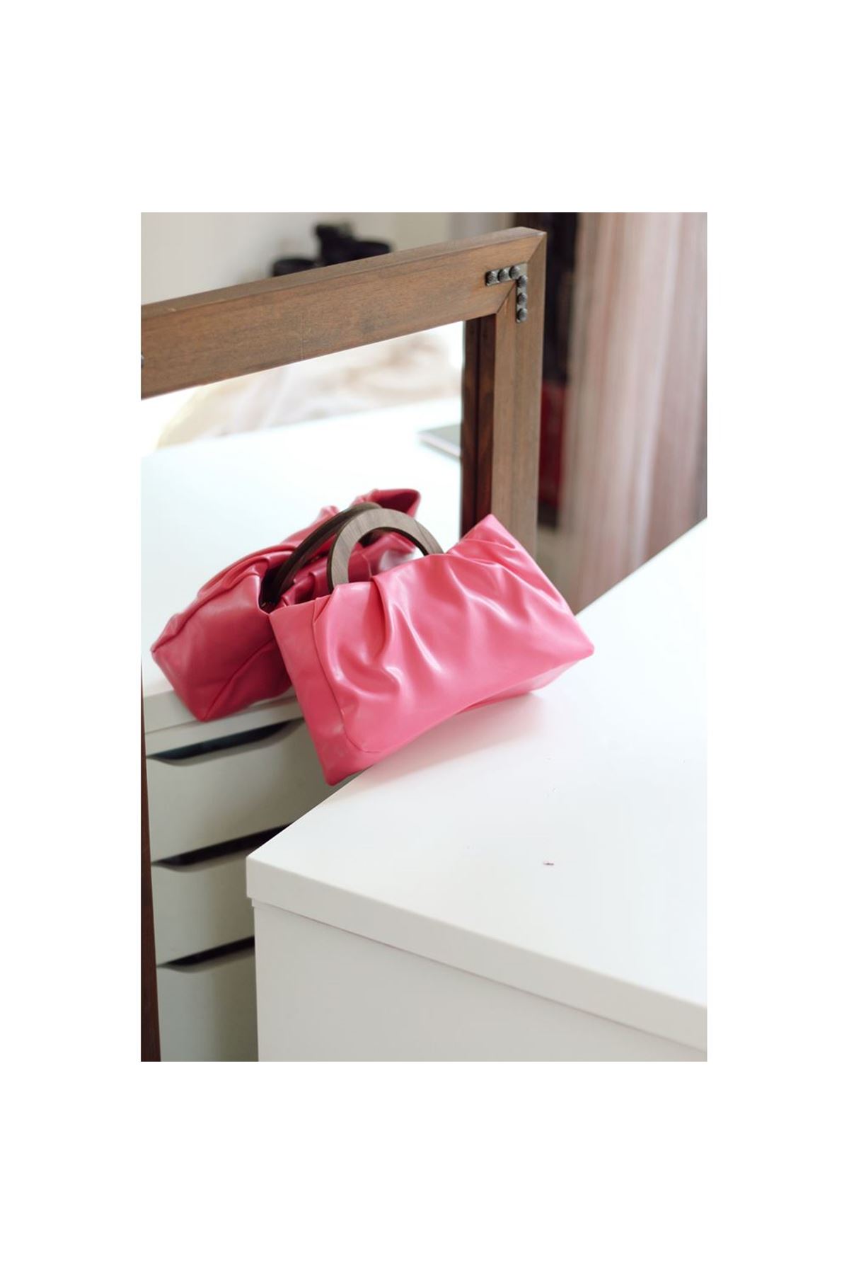 Kadın Fuşya Tahta Saplı Yumuşak Askılı Omuz Çantası