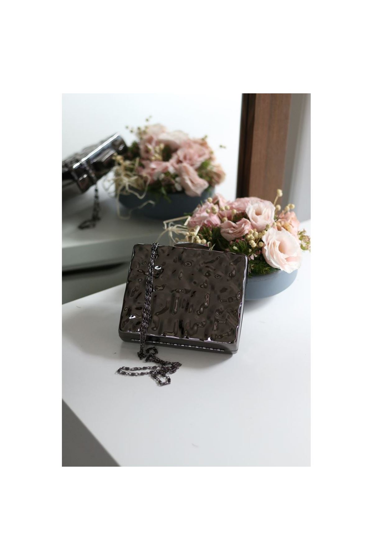 Kadın Siyah Metal Gece Zincirli Abiye Çantası