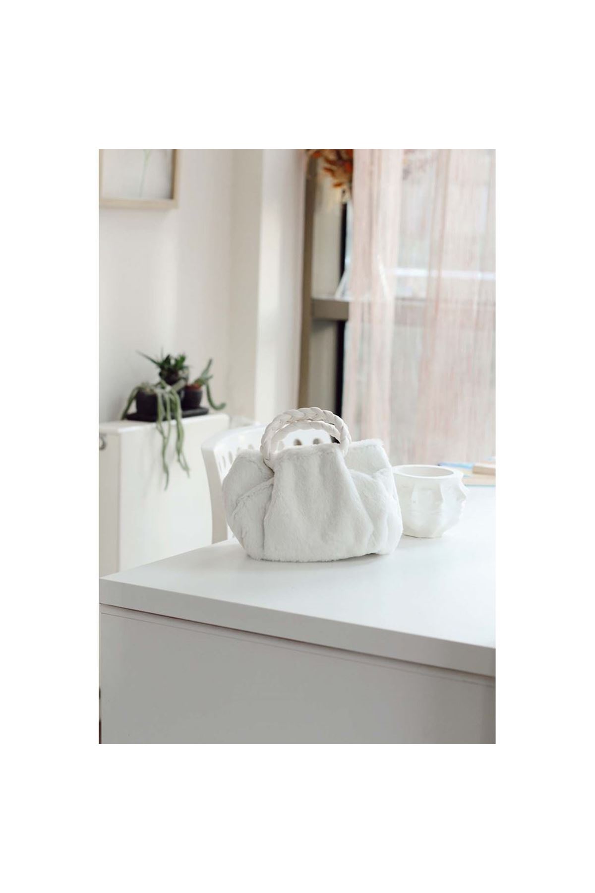 Beyaz Peluş Örgü Sap El &amp;amp; Omuz Çantası