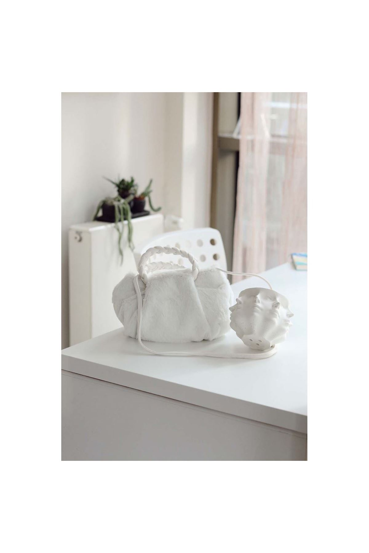 Beyaz Peluş Örgü Sap El &amp;amp; Omuz Çantası