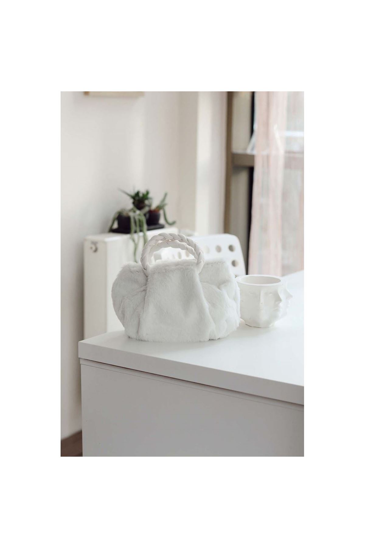 Beyaz Peluş Örgü Sap El &amp;amp; Omuz Çantası