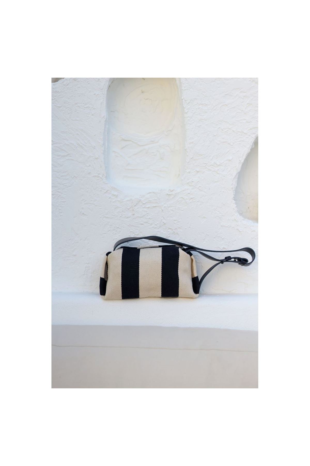 Kadın Lacivert Çizgi Desenli Kanvas Omuz Çantası