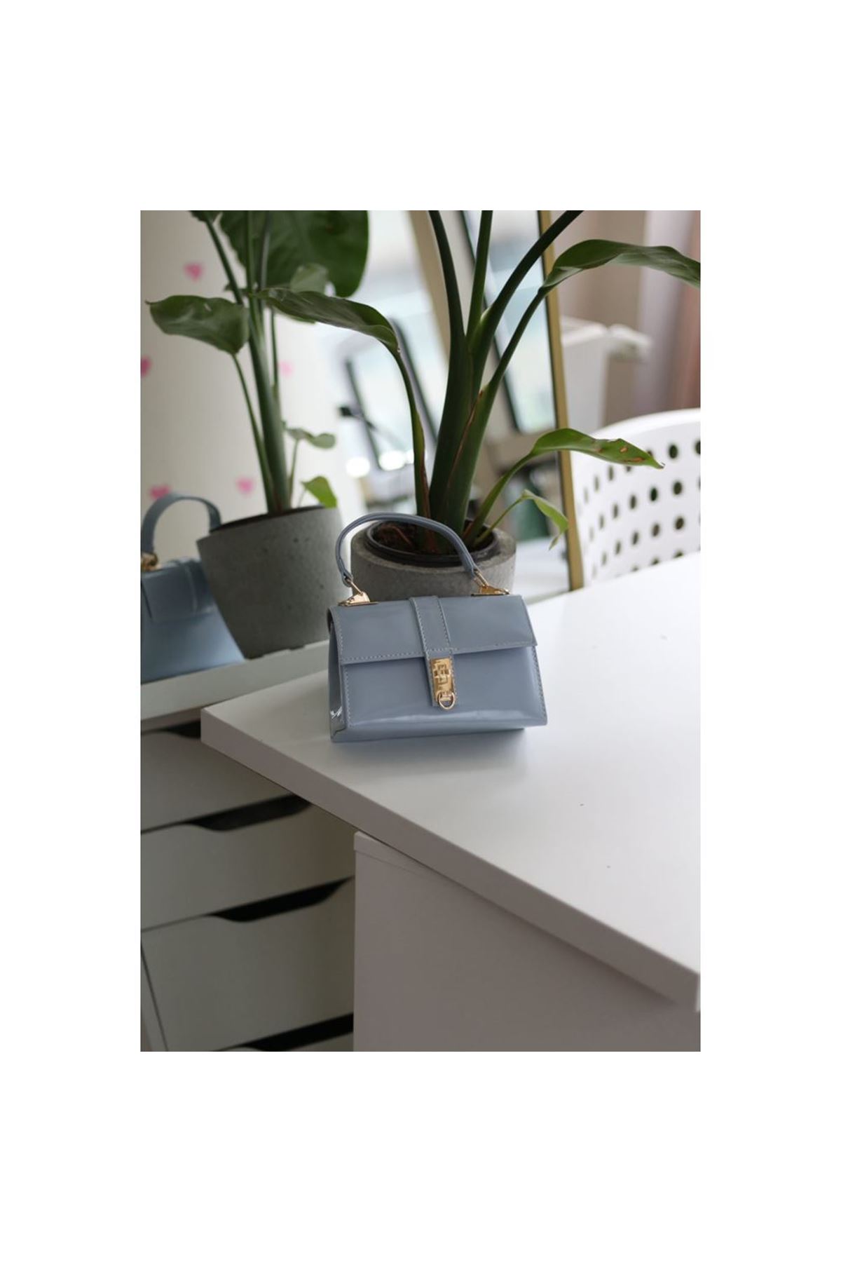 Kadın Bebe Mavi Rugan Toka Detaylı Zincirli El Omuz Çantas