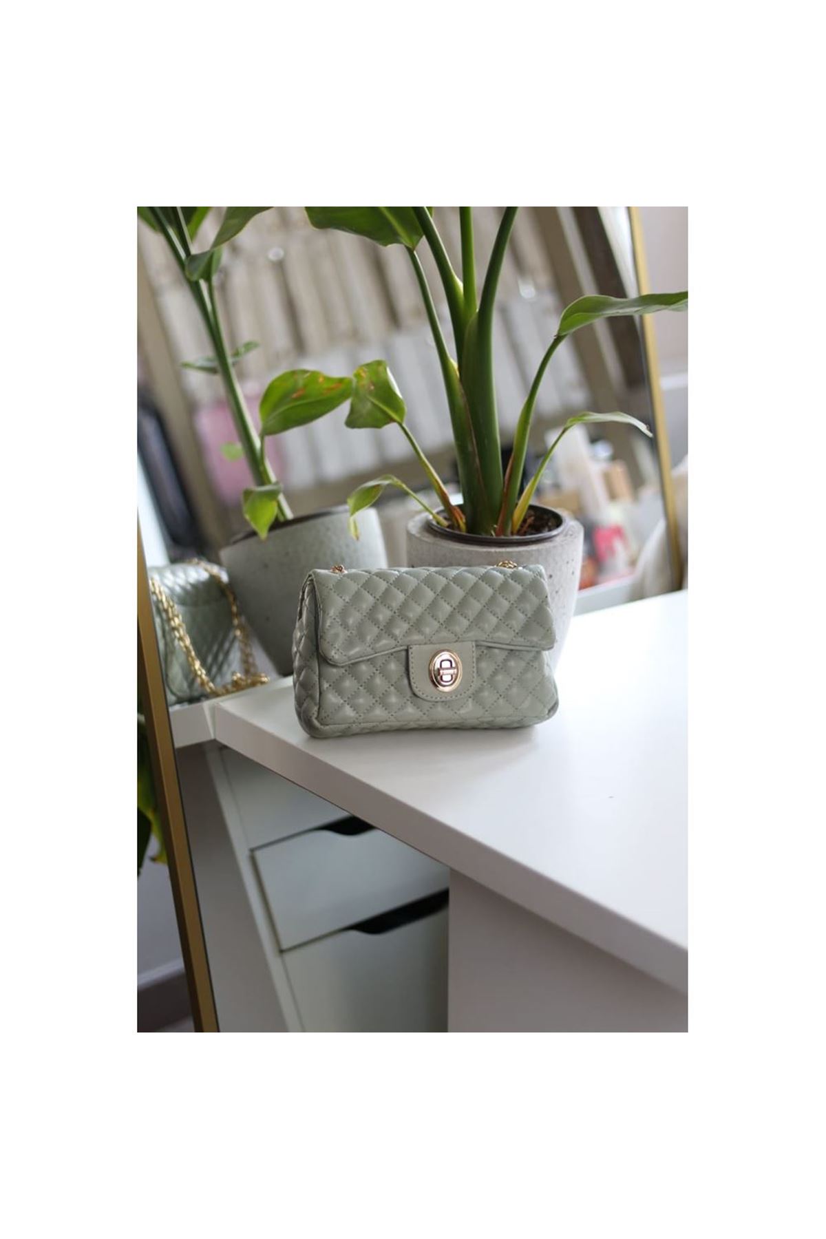 Kadın Mint Yeşili Zincirli Kapitone Çanta