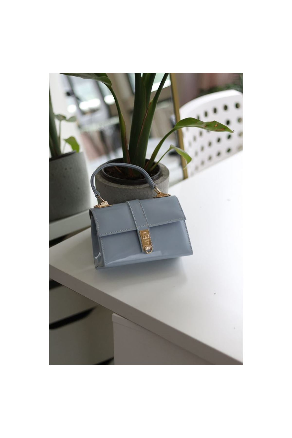 Kadın Bebe Mavi Rugan Toka Detaylı Zincirli El Omuz Çantas