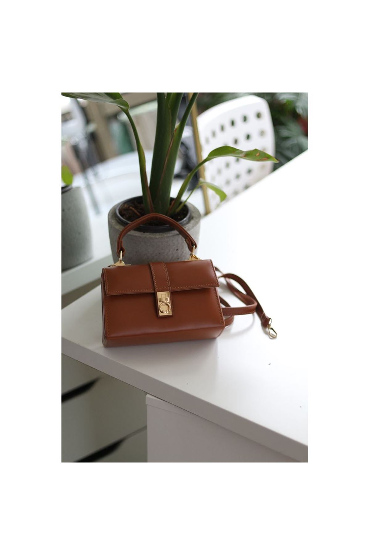 Kadın Taba Toka Detaylı Zincirli El Omuz Çantası