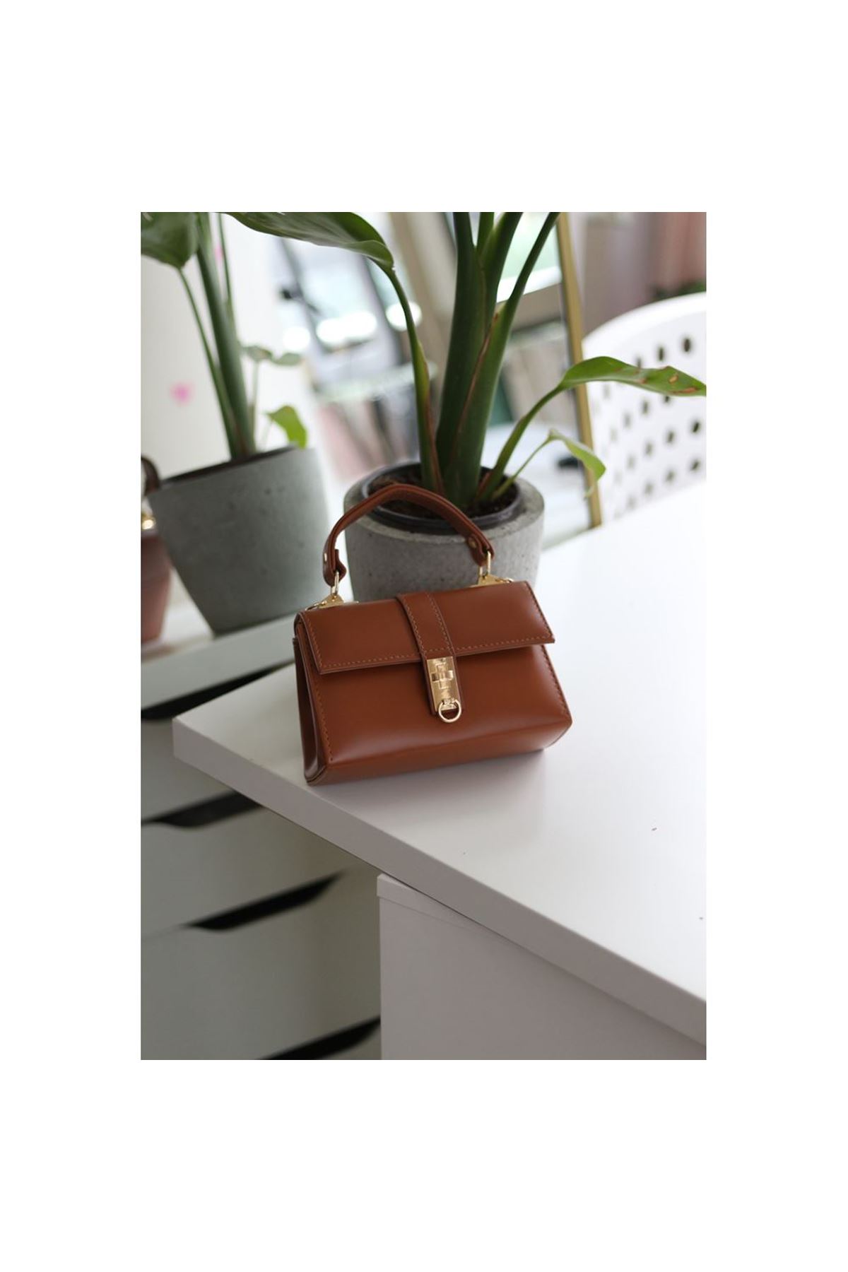 Kadın Taba Toka Detaylı Zincirli El Omuz Çantası