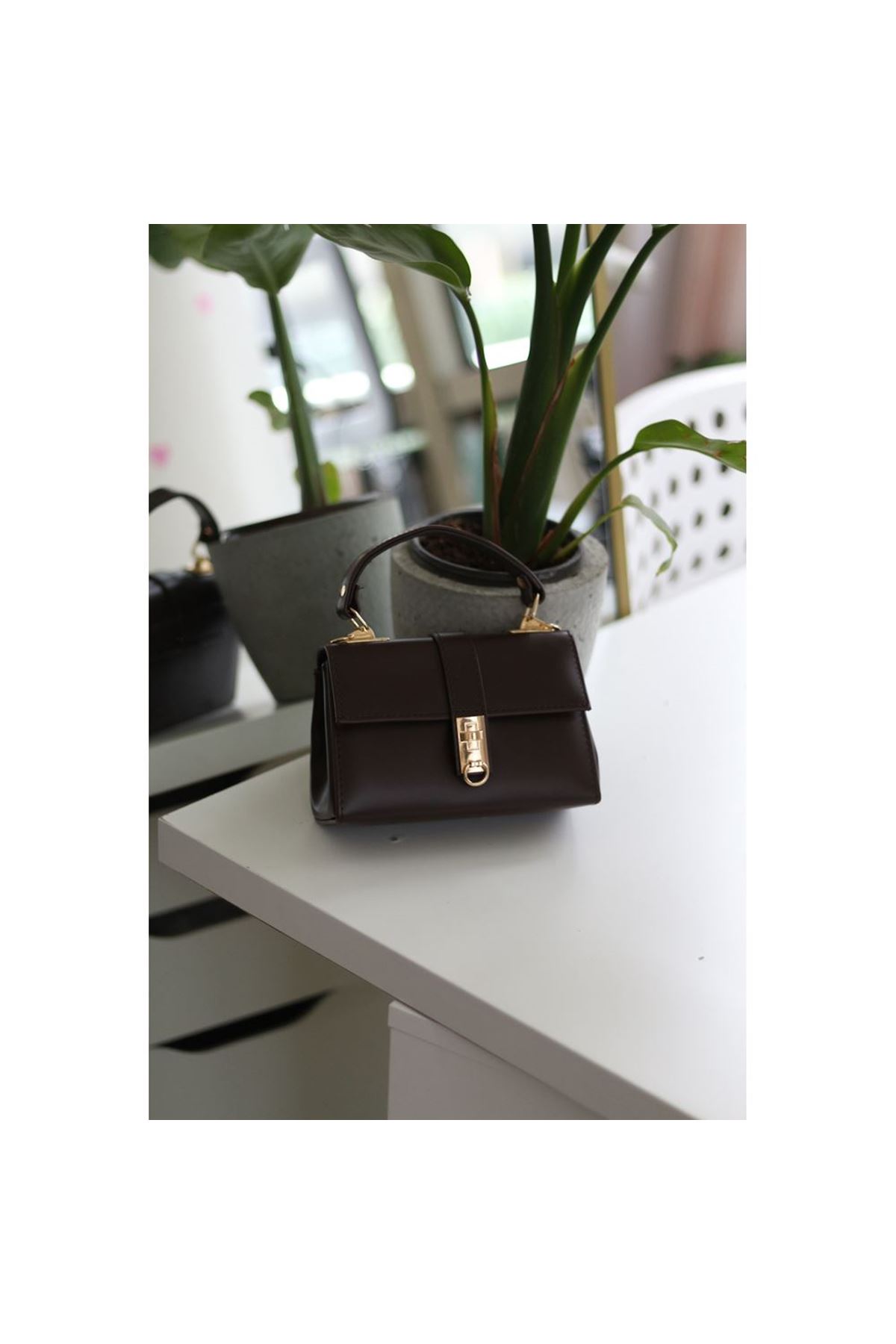 Kadın Acı Kahve Toka Detaylı Zincirli El Omuz Çantası