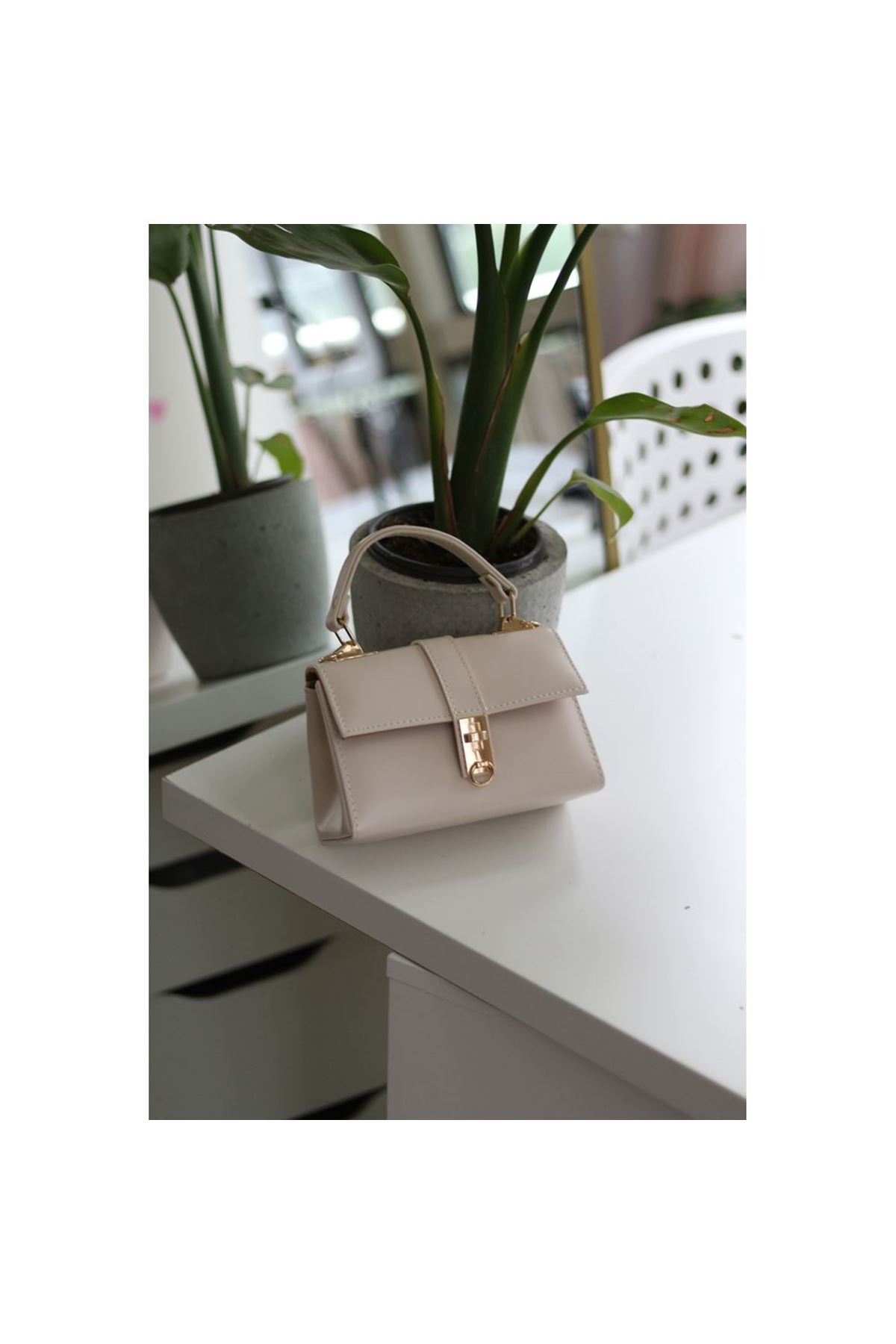 Kadın Krem Toka Detaylı Zincirli El Omuz Çantası