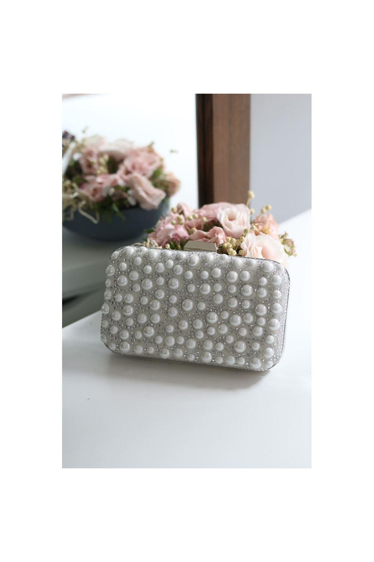 Kadın Büyük Yuvarlak İnci ve Taş Detaylı Abiye