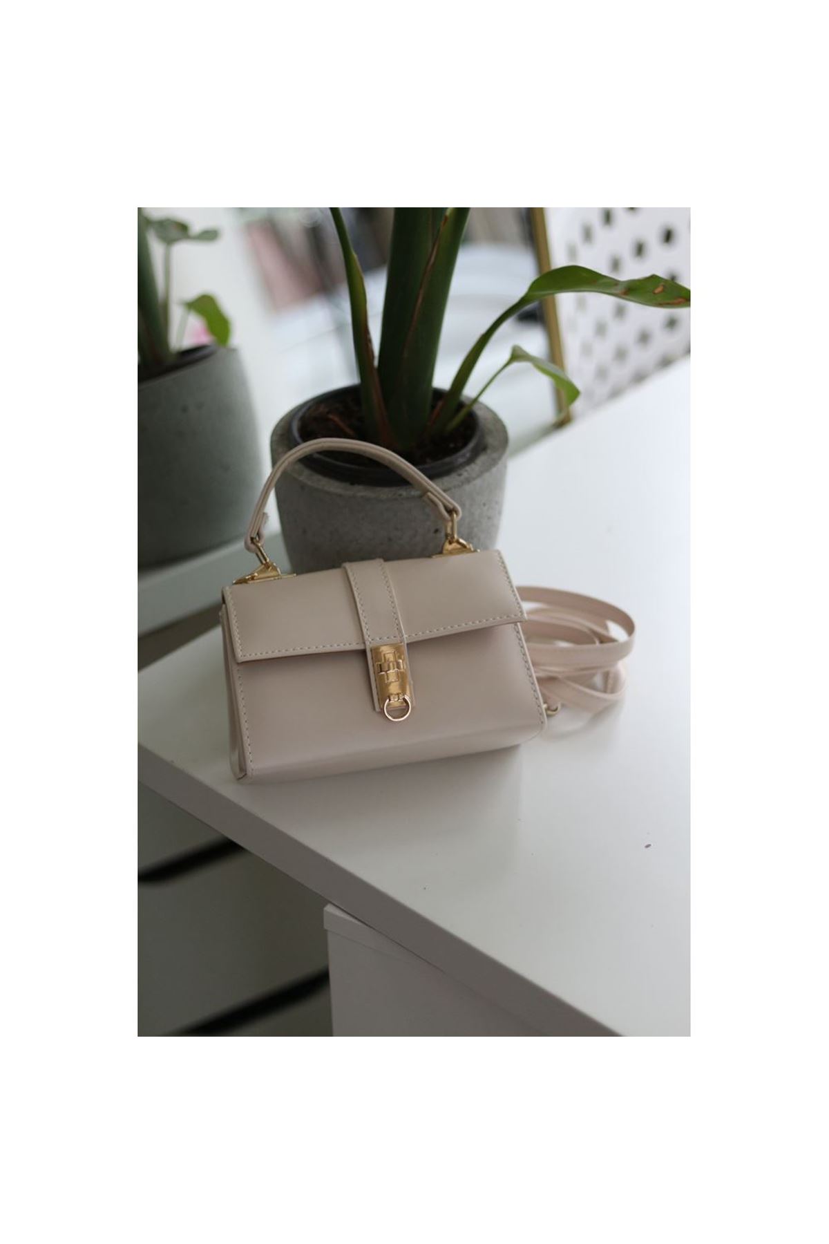 Kadın Krem Toka Detaylı Zincirli El Omuz Çantası