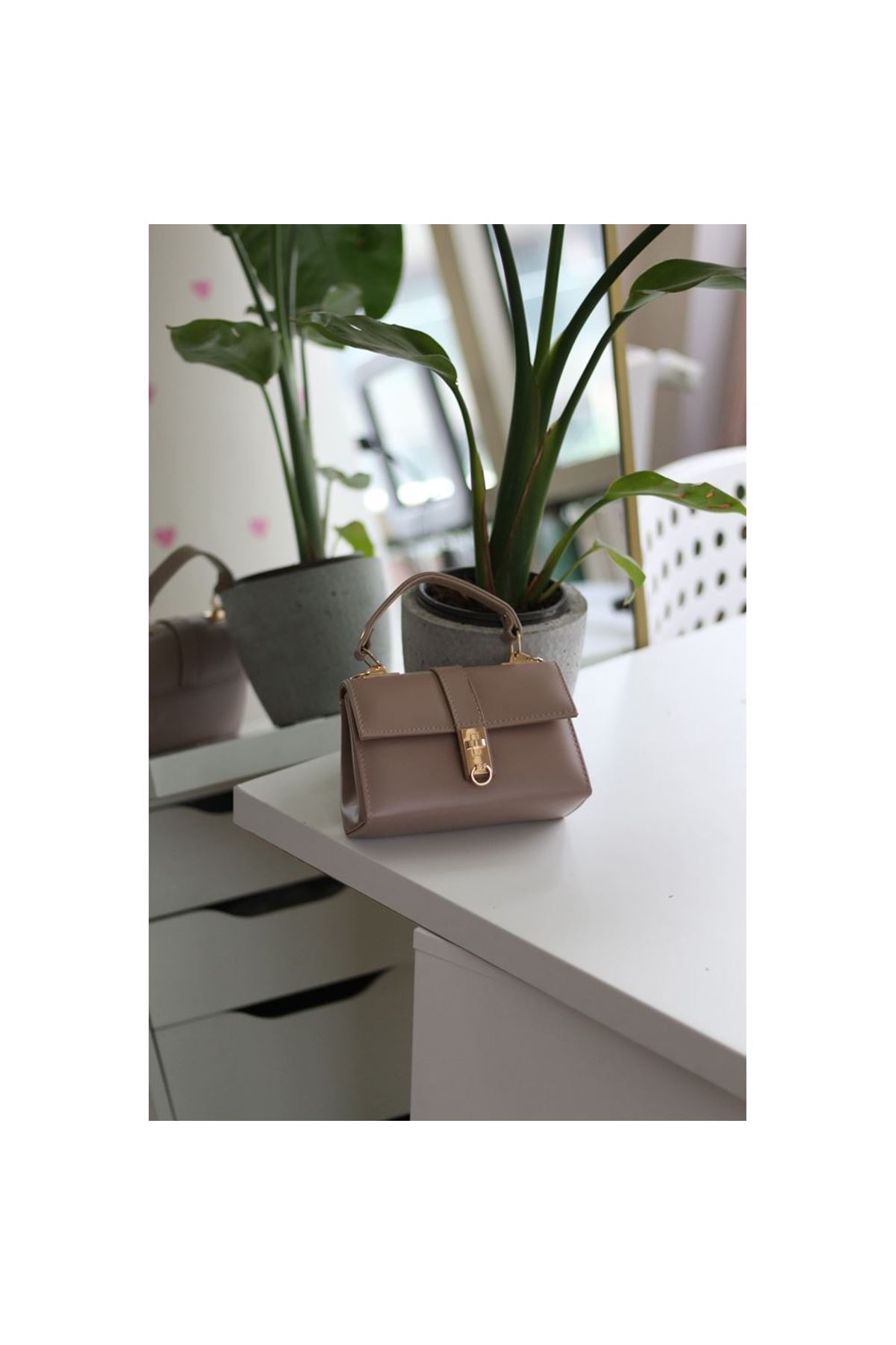 Kadın Vizon Toka Detaylı Zincirli El Omuz Çantası