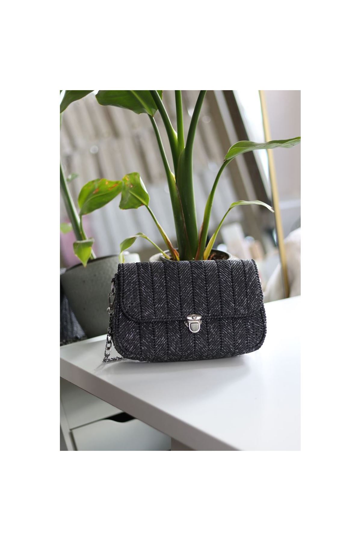 Kadın Silver El Yapımı Üçgen Klipsli Omuz Çantası