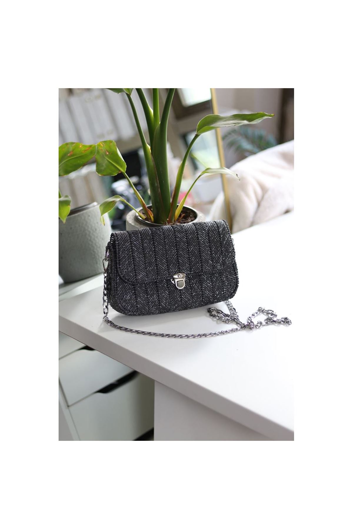 Kadın Silver El Yapımı Üçgen Klipsli Omuz Çantası