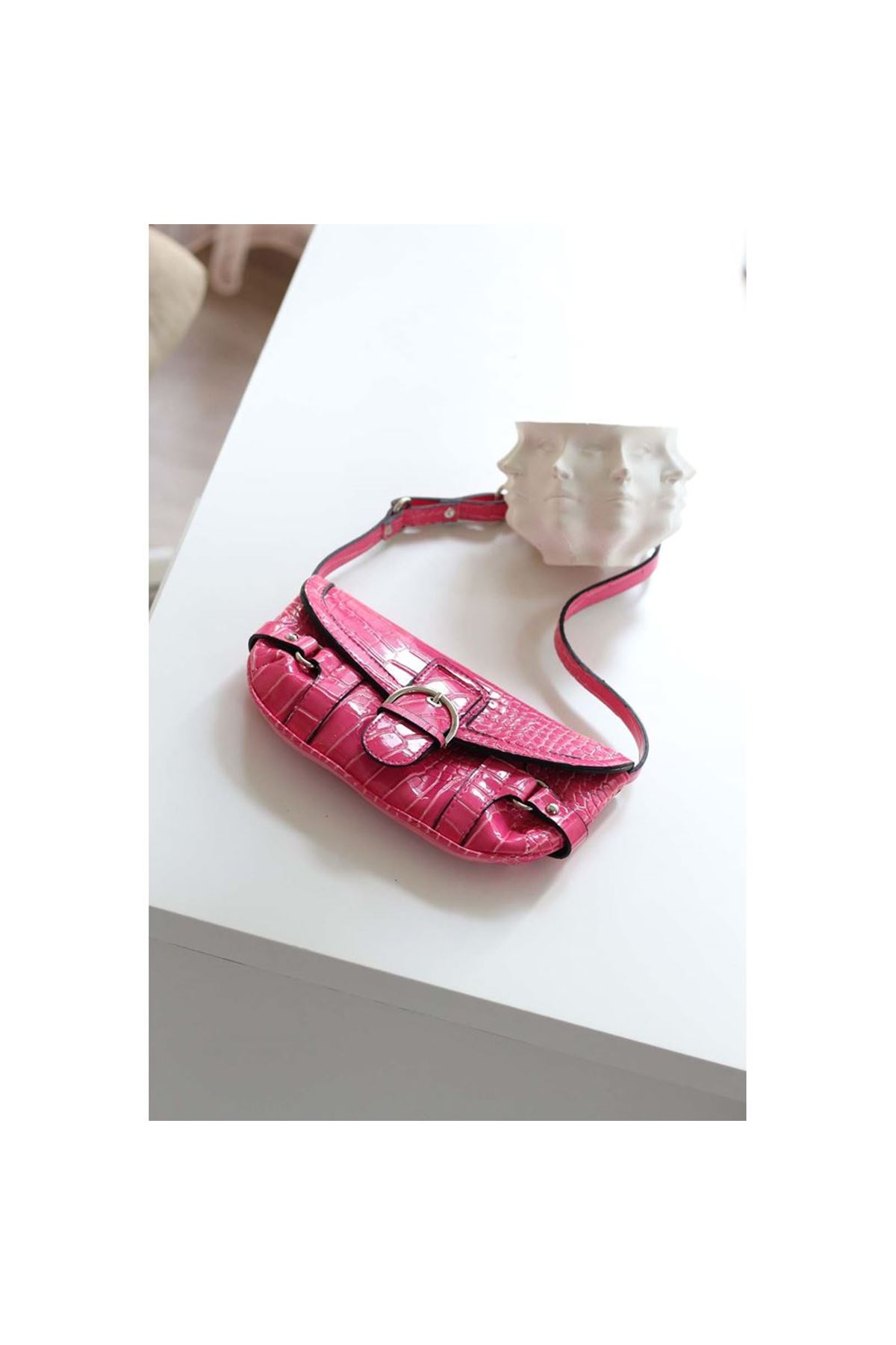 Fuşya Krok Kemerli Omuz Çantası
