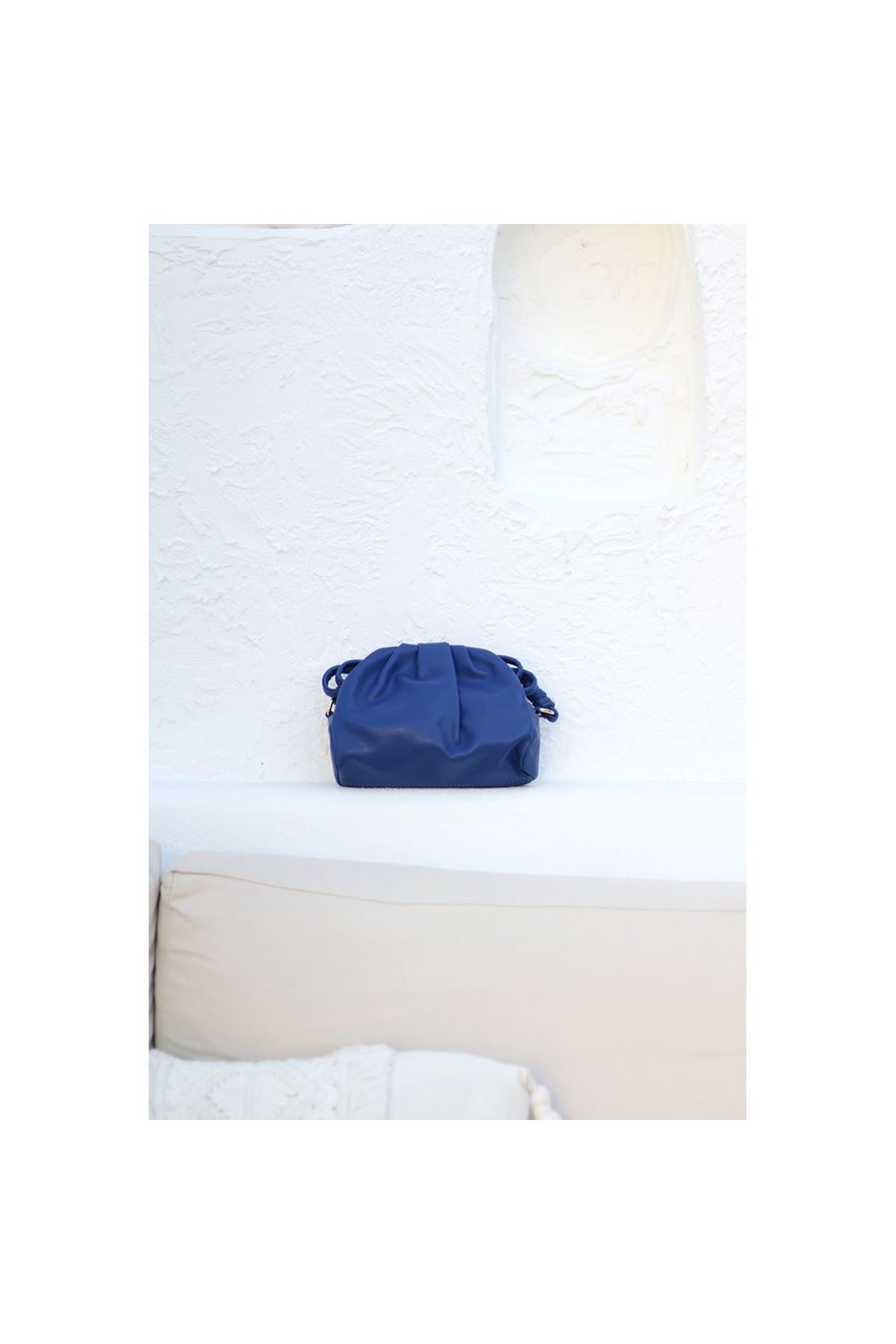 Kadın Mavi Yumuşak Pileli Omuz Çantası