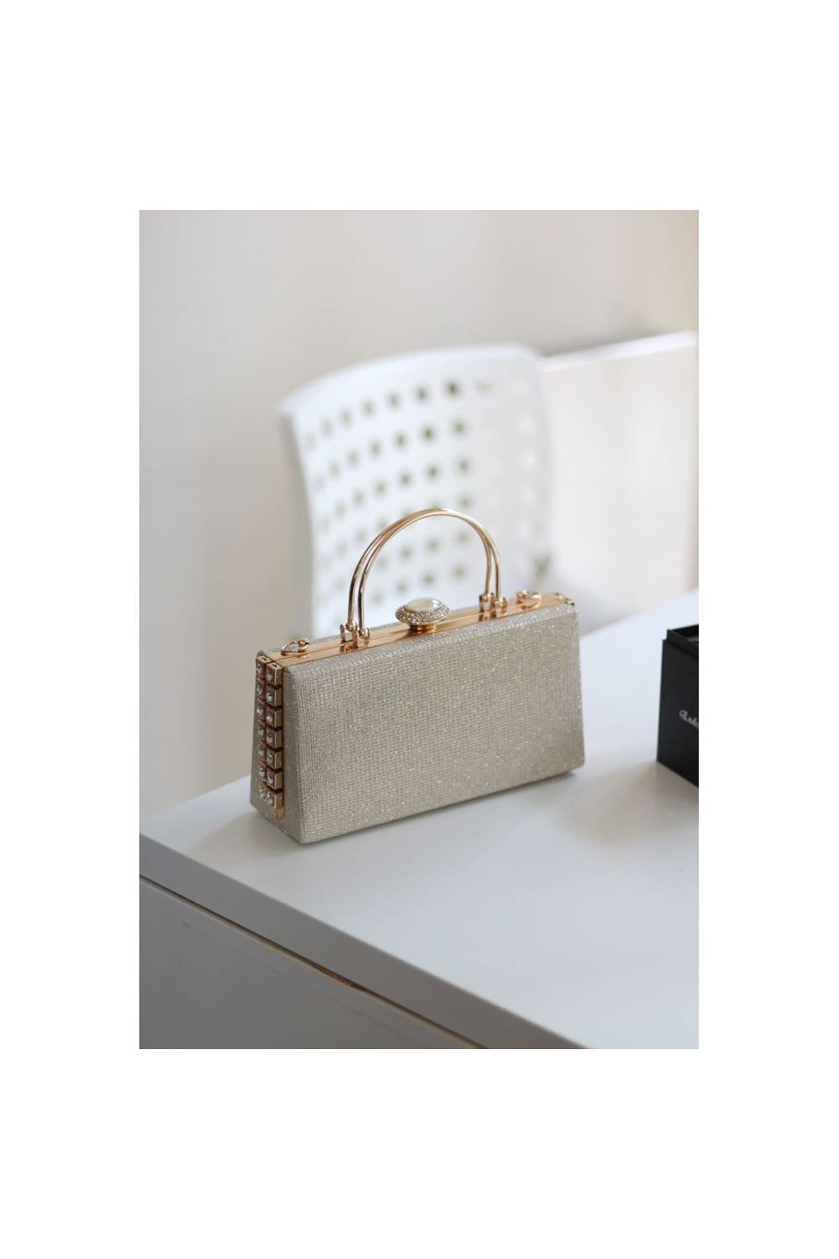 Gold Simli Özel Kristal Detay Metal Saplı Abiye Çanta