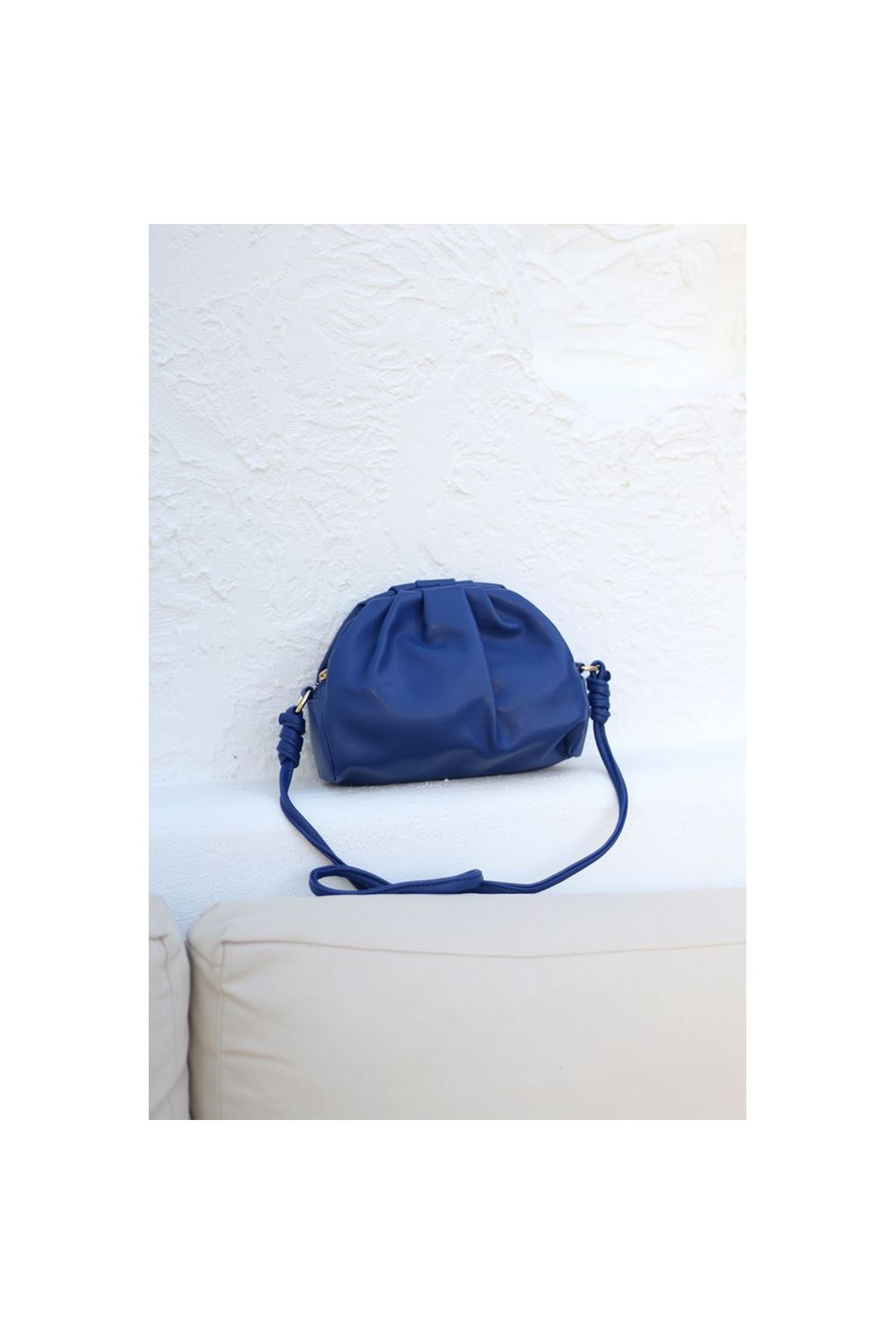 Kadın Mavi Yumuşak Pileli Omuz Çantası