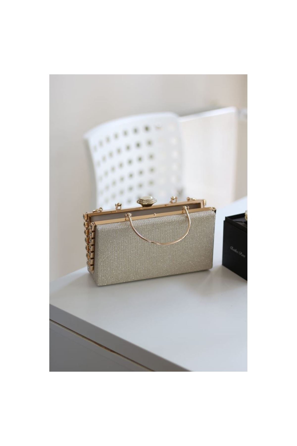 Gold Simli Özel Kristal Detay Metal Saplı Abiye Çanta