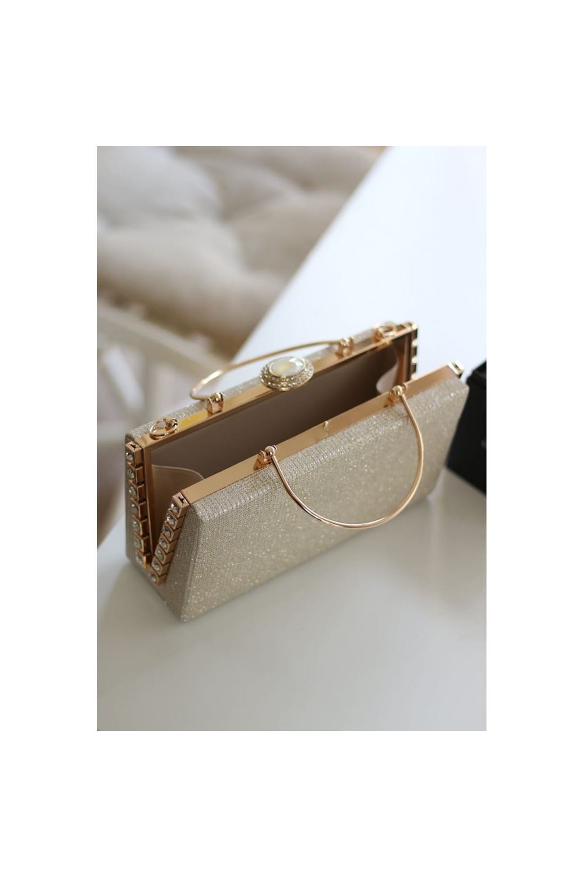 Gold Simli Özel Kristal Detay Metal Saplı Abiye Çanta
