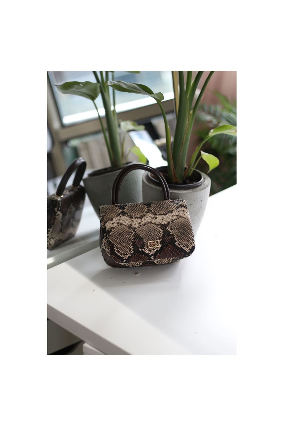 Kadın Yılan Derisi Desenli Yumuşak Parlak Deri Saplı Omuz Çantası