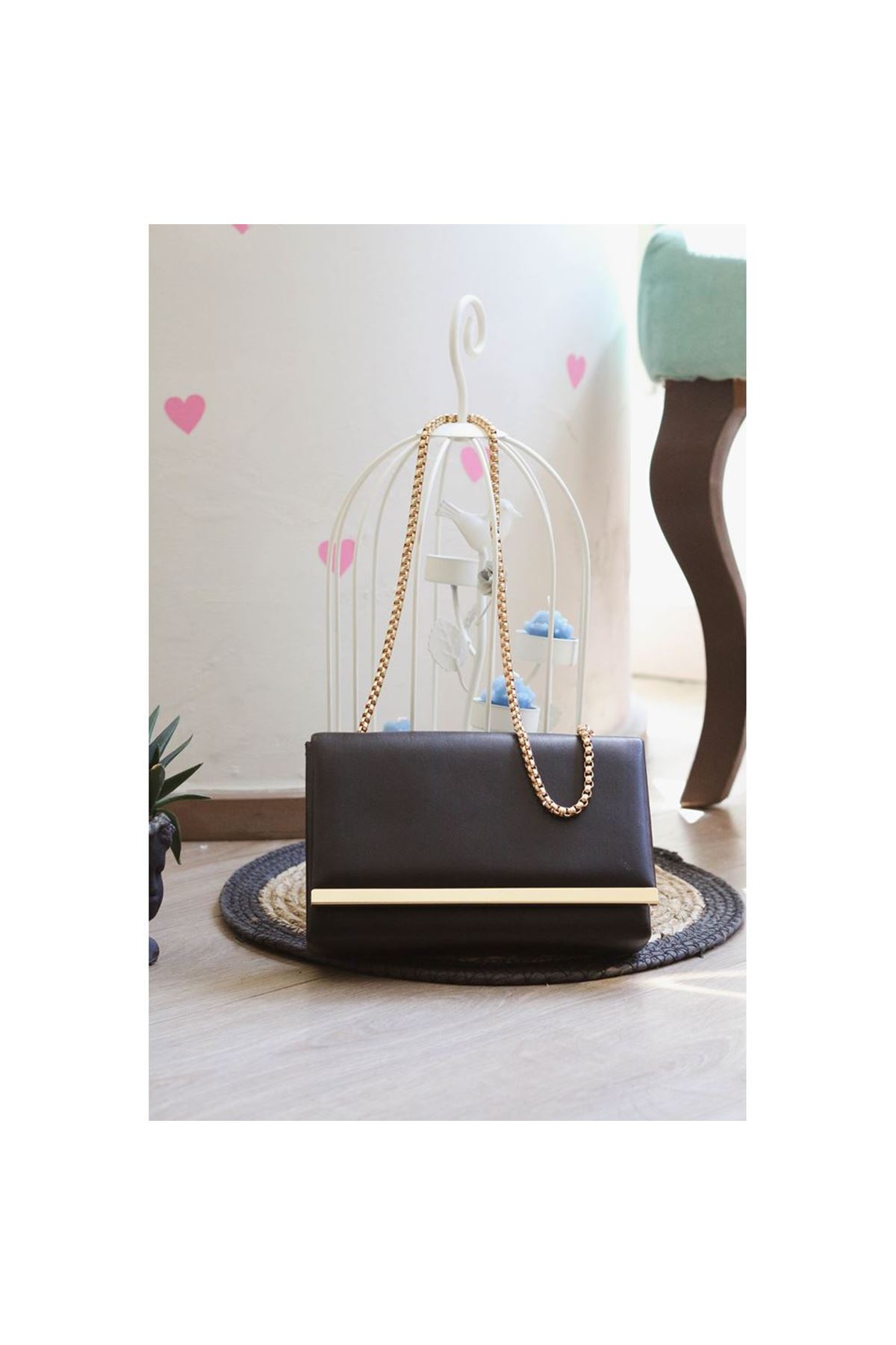 Siyah Yumuşak Doku Gold Şerit Kalıp Omuz Çantası