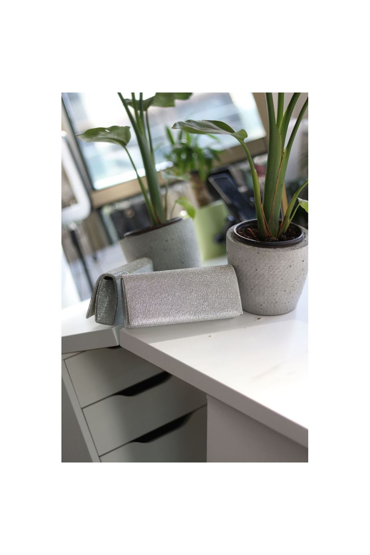 Kadın Silver Taş Kapak Detaylı Zincirli Abiye Omuz Çantası