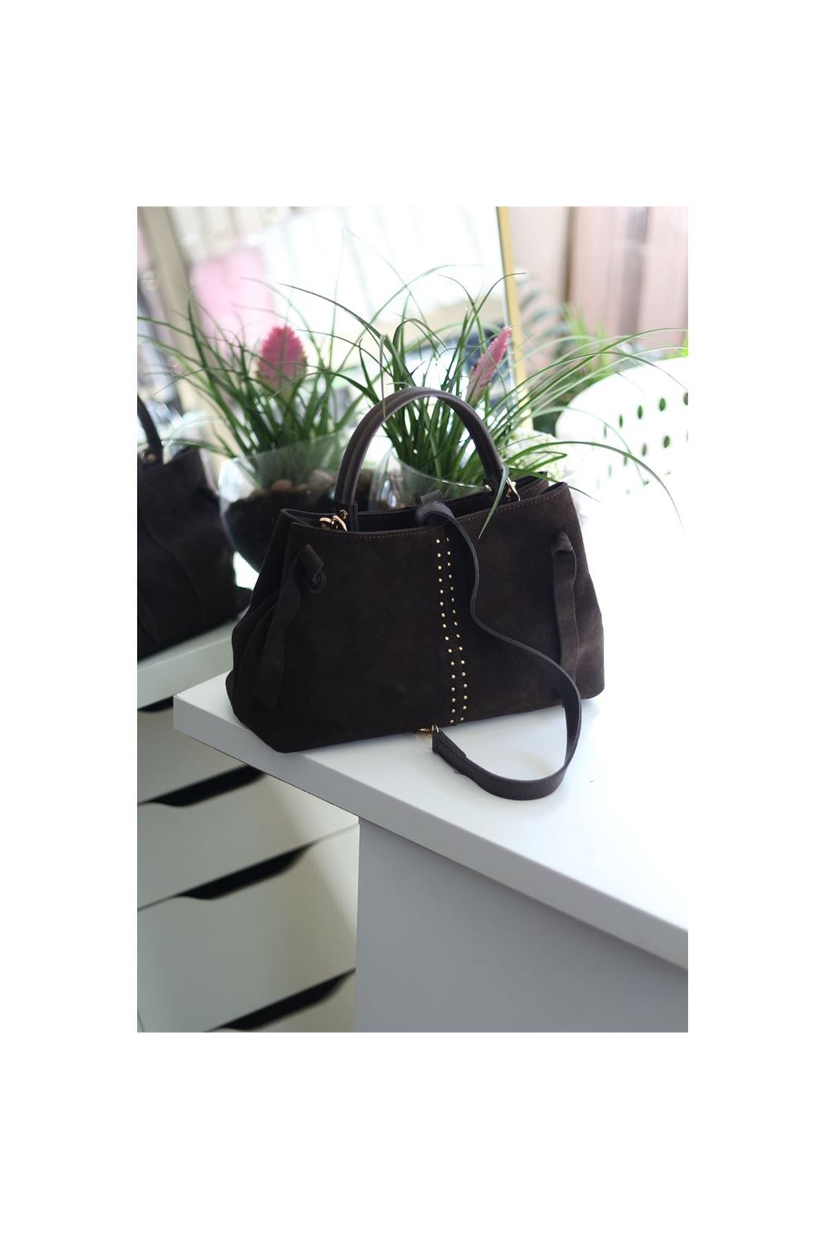 Kadın Acı Kahve Süet Gold Zımba Detaylı Omuz Çantası