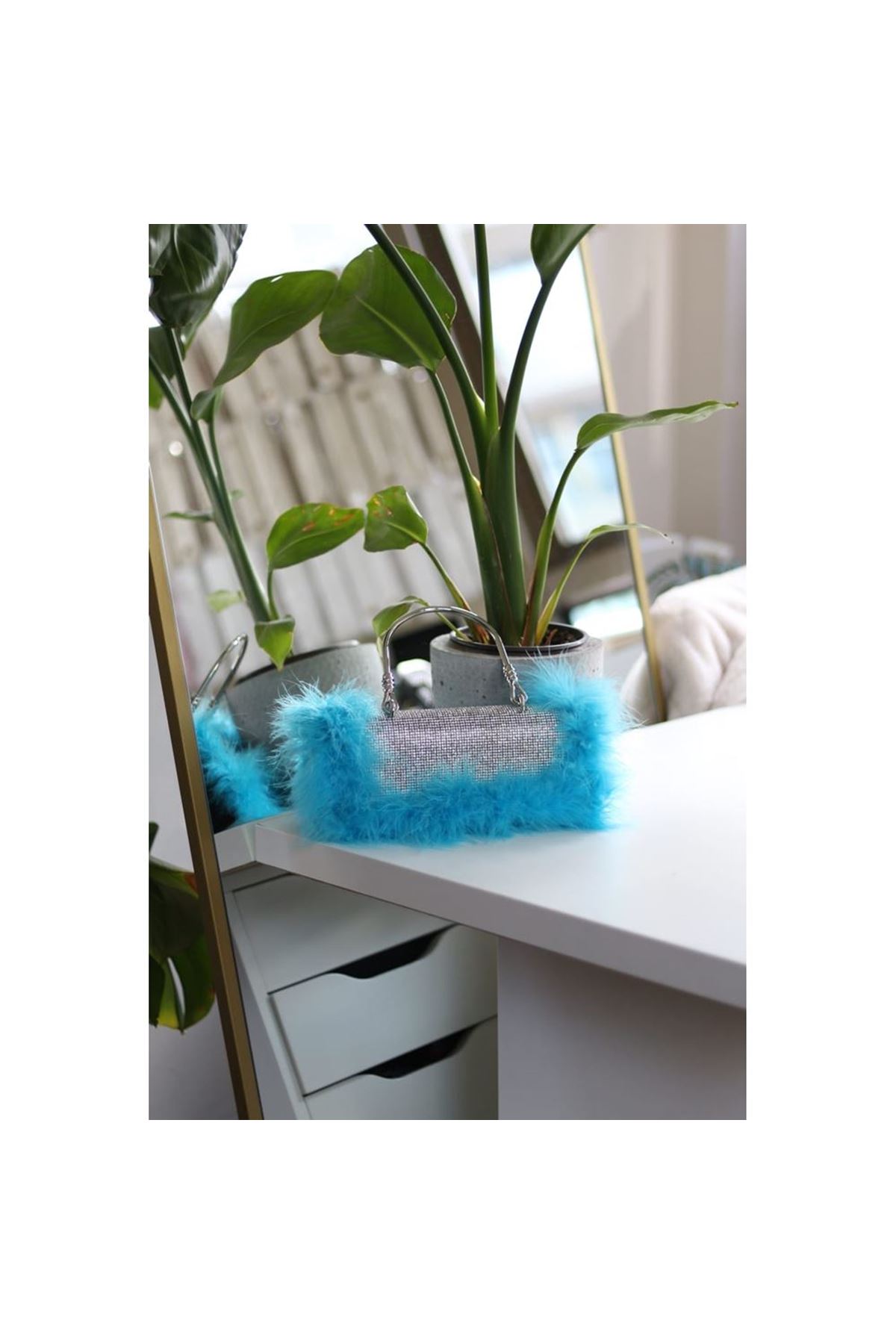 Kadın Mavi Tüylü Özel Tasarım Metal Tutma Saplı Gece Çantası