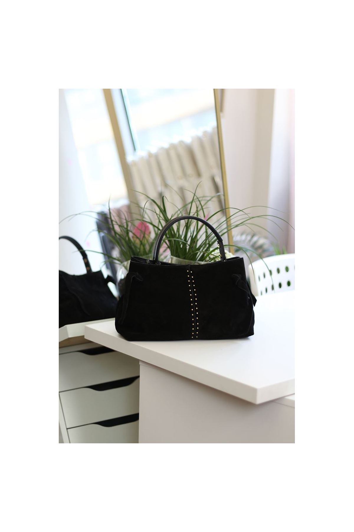 Kadın Siyah Süet Gold Zımba Detaylı Omuz çantası