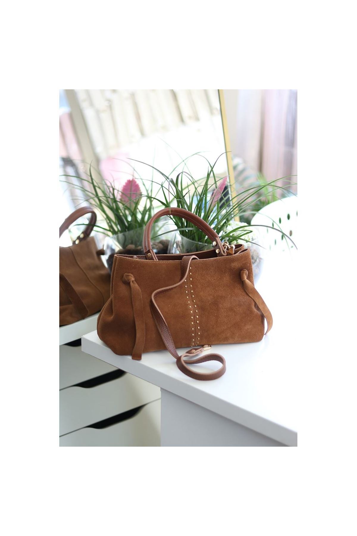 Kadın Camel Süet Gold Zımba  Detaylı Omuz Çantası