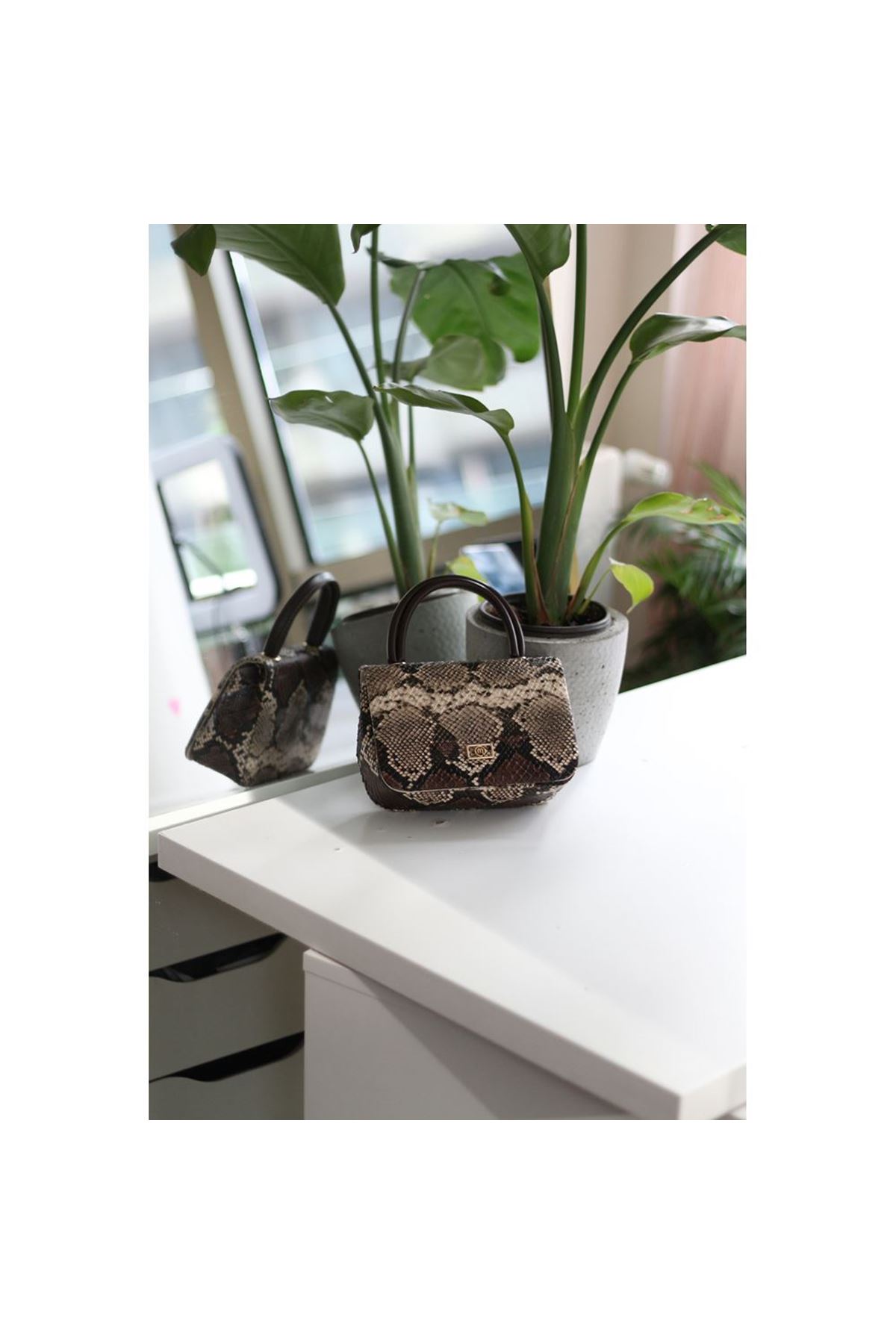 Kadın Yılan Derisi Desenli Yumuşak Parlak Deri Saplı Omuz Çantası