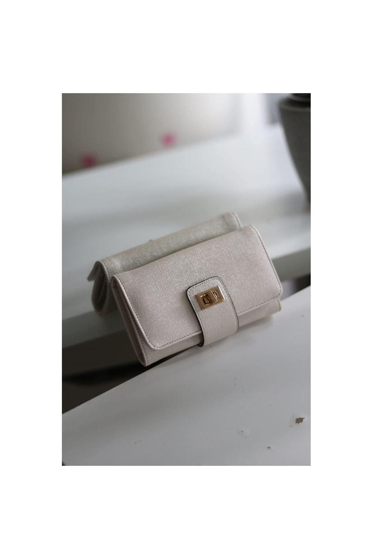 Kadın Krem Gold Aksesuar Detaylı Cüzdan