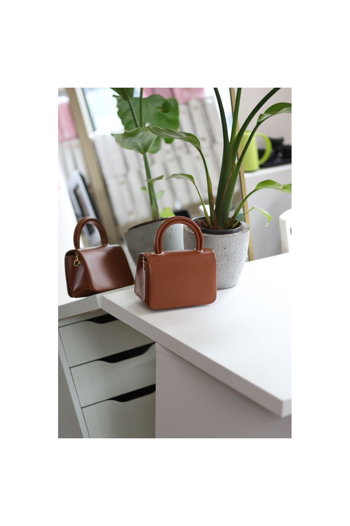 Taba Tutma Saplı Zincir Detaylı El Omuz Çantası