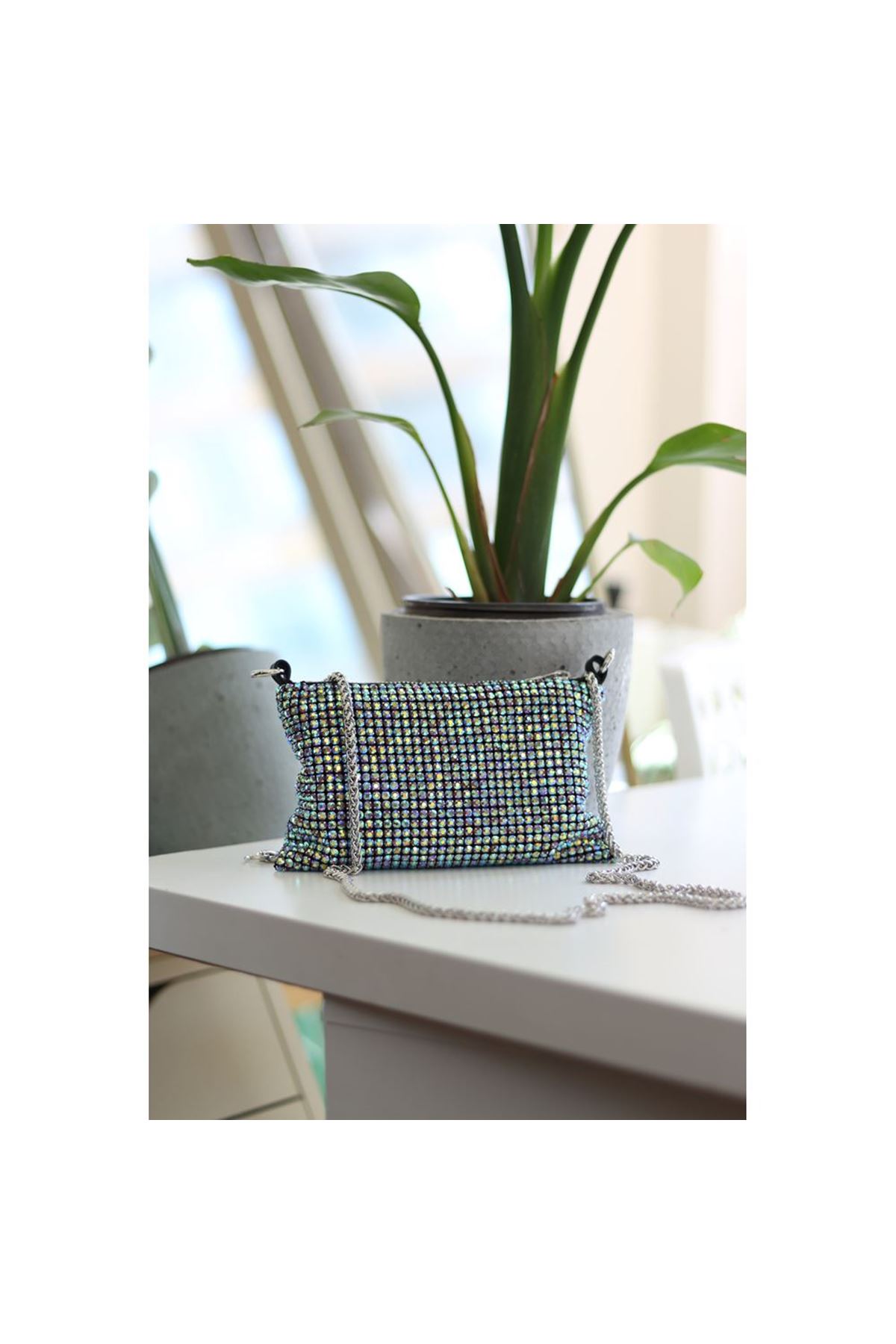 Kadın Yeşil Parlak Taş Dokuma Abiye Zincirli Omuz Çantası