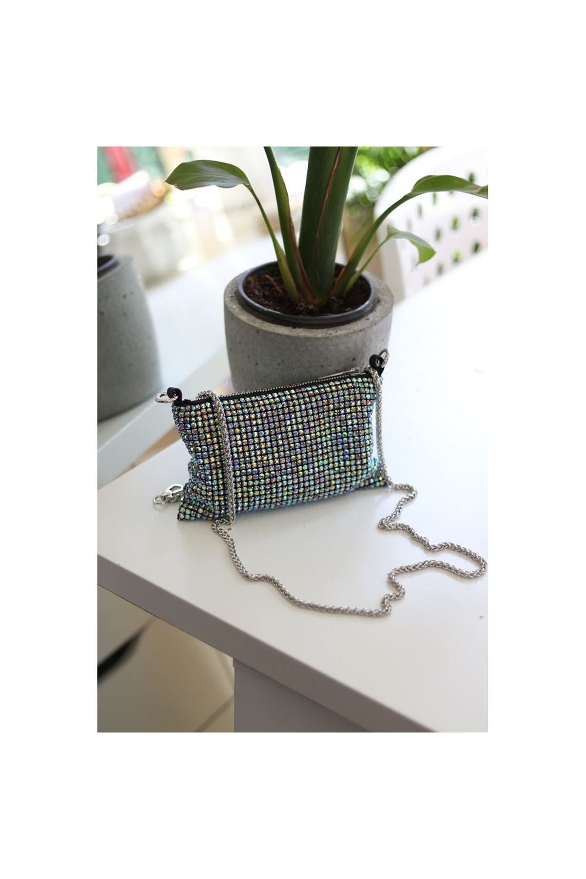 Kadın Yeşil Parlak Taş Dokuma Abiye Zincirli Omuz Çantası