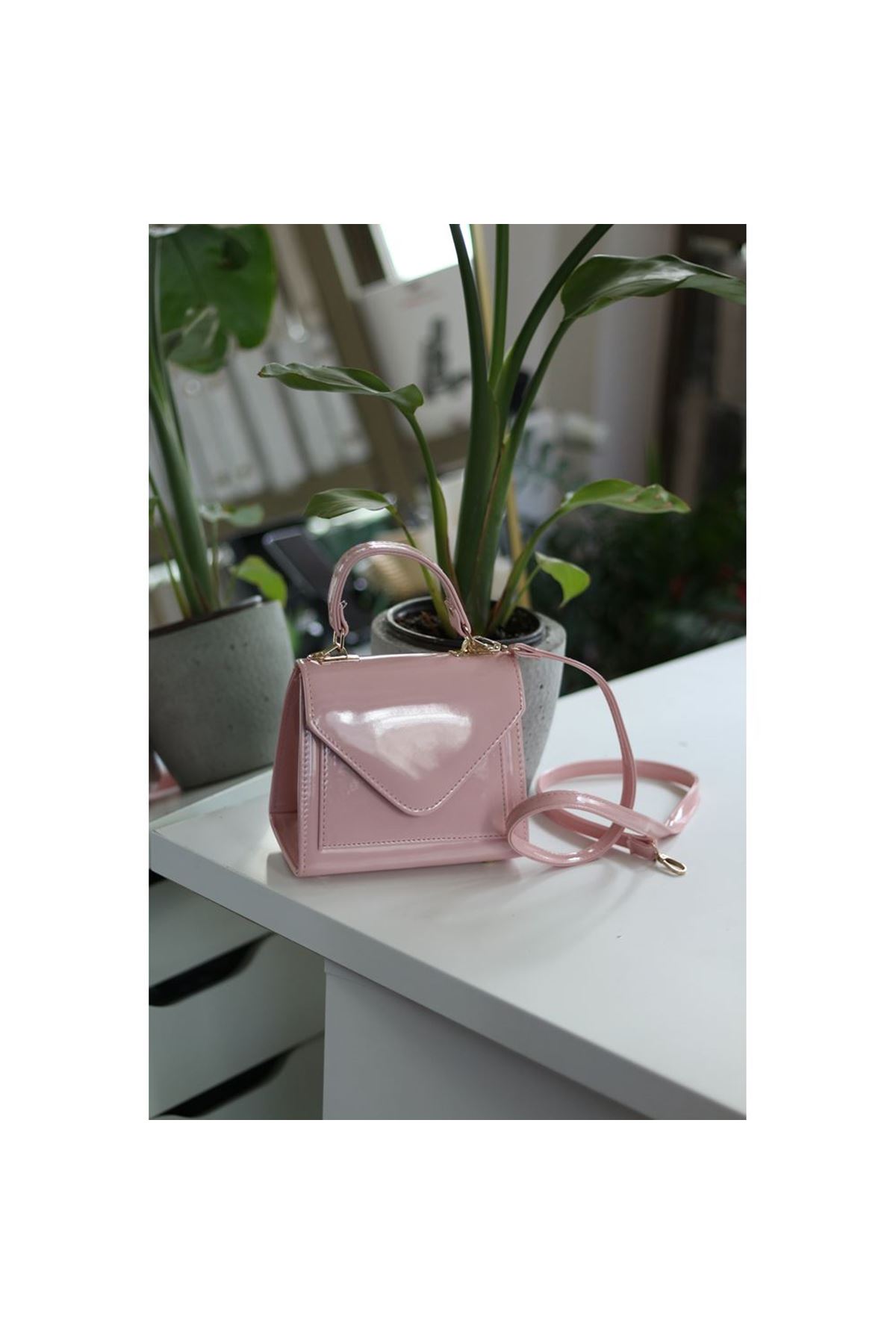 Kadın Pudra Rugan Kapak Detaylı Askılı Omuz Çantası