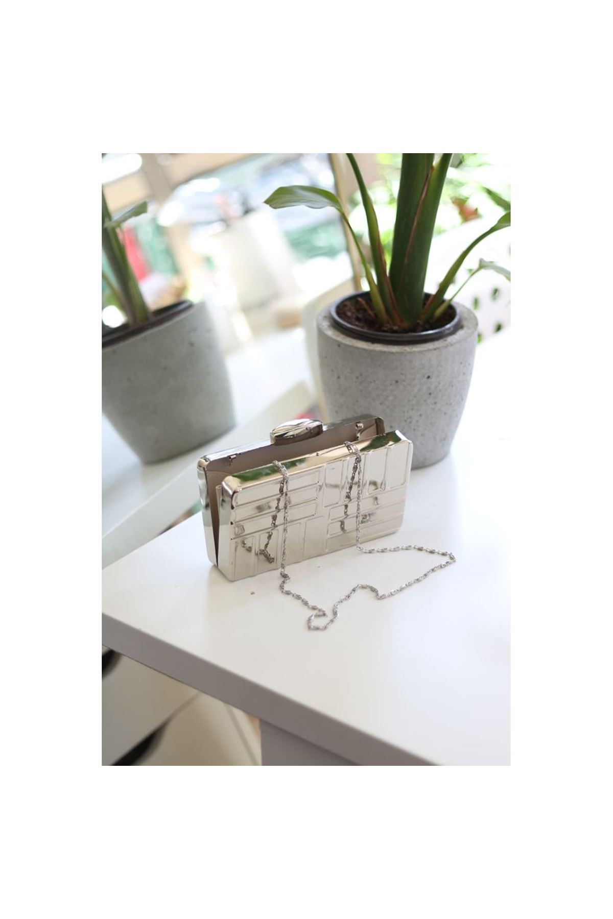 Kadın Silver Metal Asimetrik Çizgi Detaylı Abiye Çanta