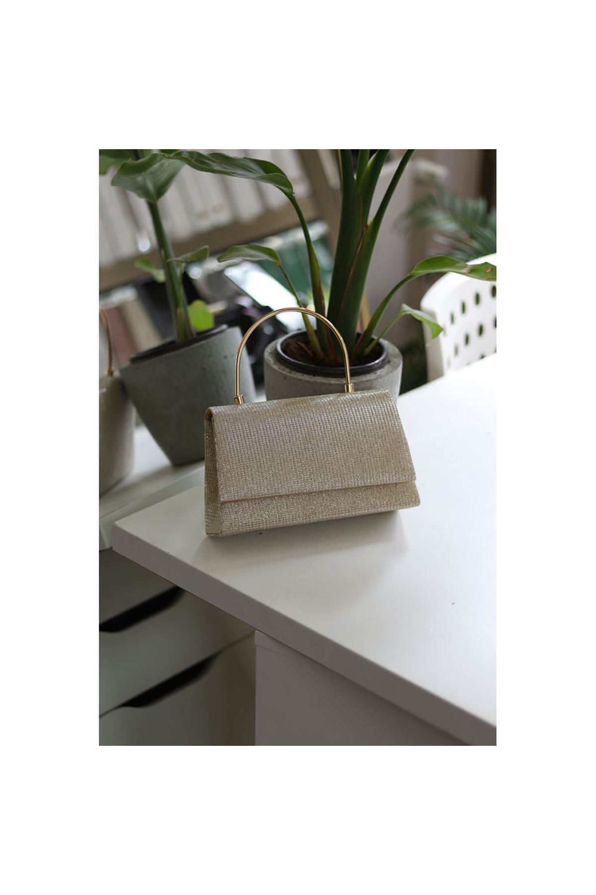 Kadın  Gold Metal Tutma Saplı Kapaklı Abiye Çanta