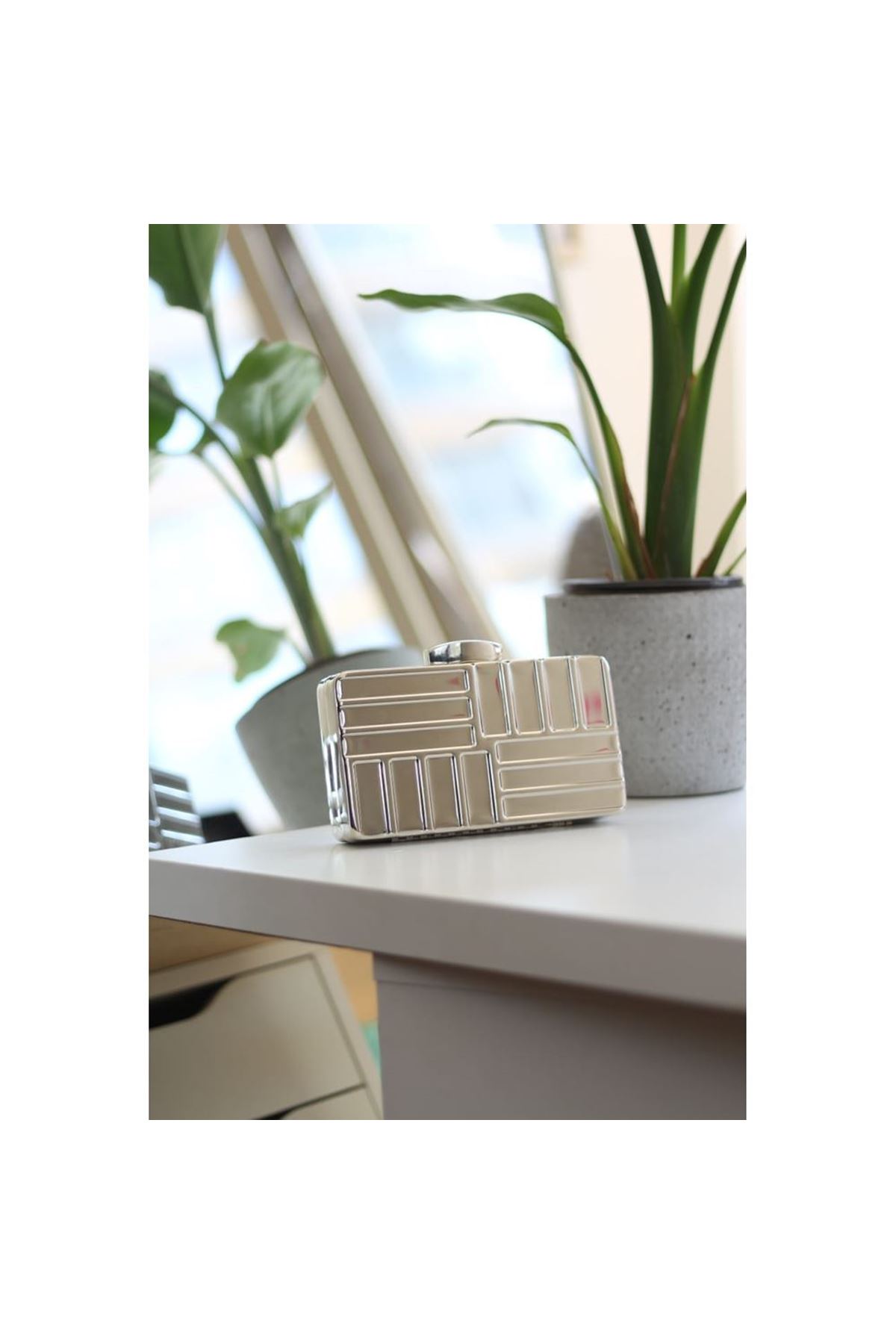 Kadın Silver Metal Asimetrik Çizgi Detaylı Abiye Çanta