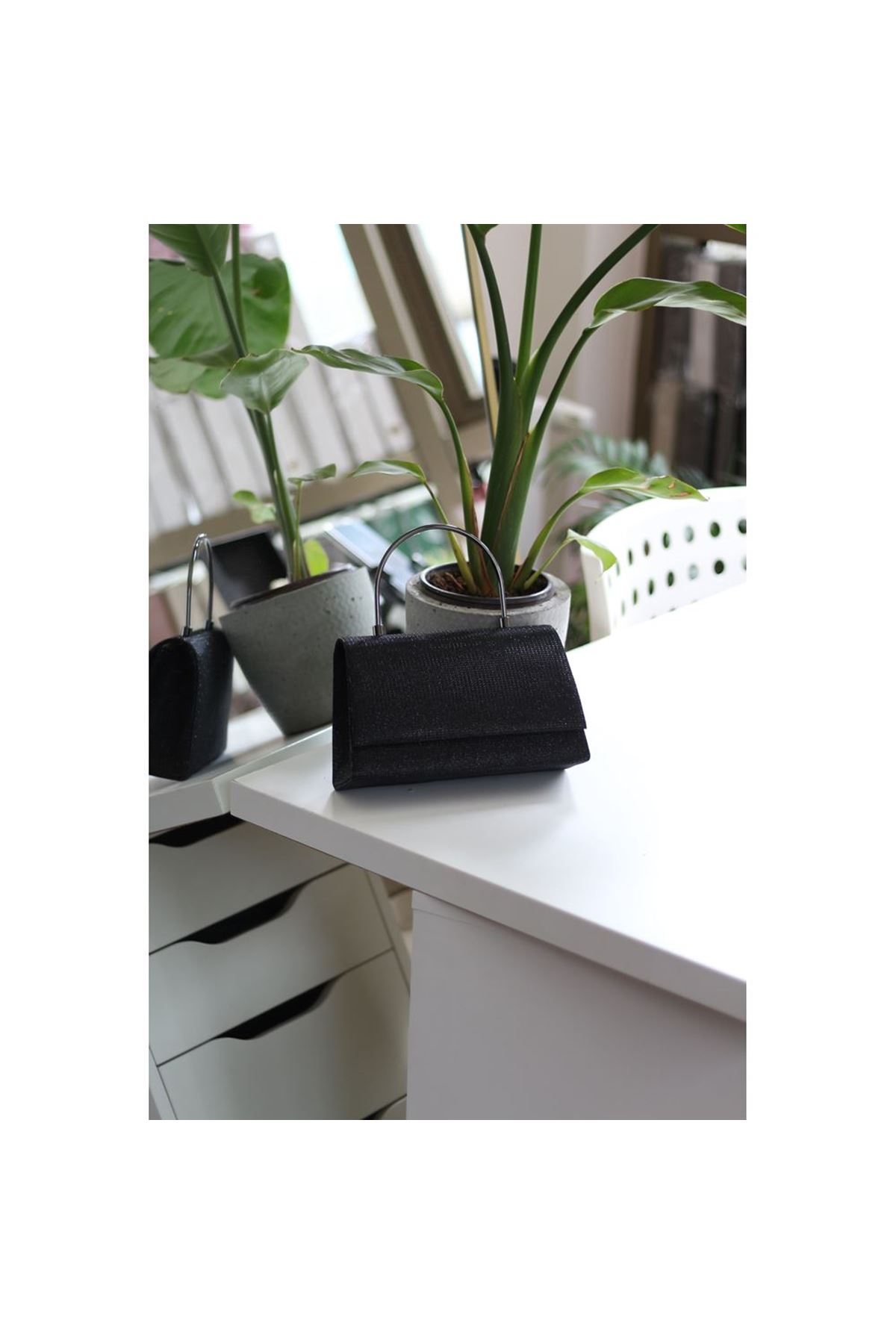 Kadın Siyah Metal Tutma Saplı Kapaklı Abiye Çanta