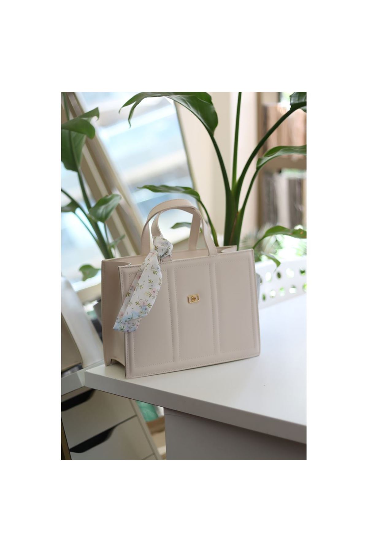 Kadın Krem Yumuşak Deri Büyük Boy Fular Detaylı Omuz Çantası