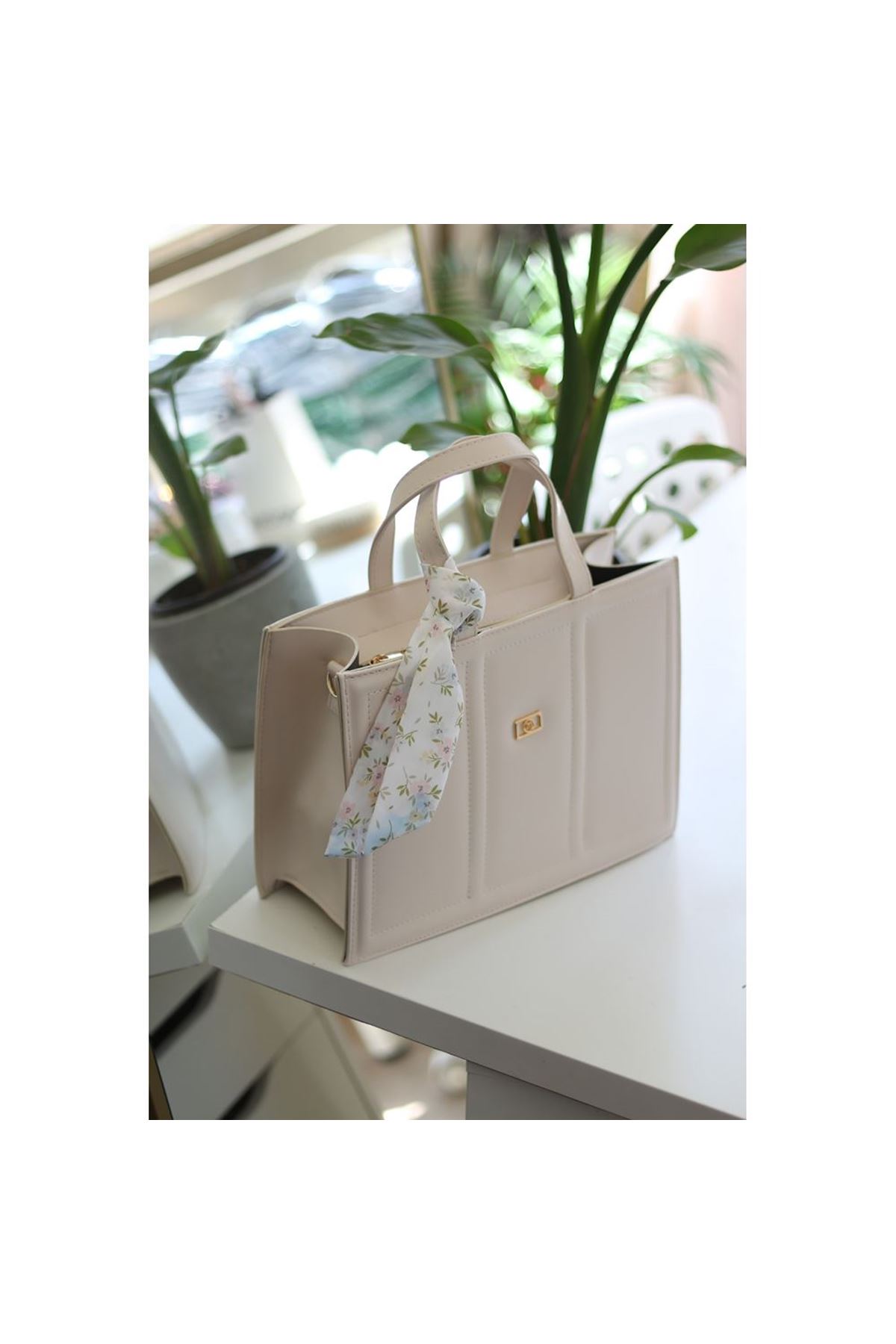 Kadın Krem Yumuşak Deri Büyük Boy Fular Detaylı Omuz Çantası