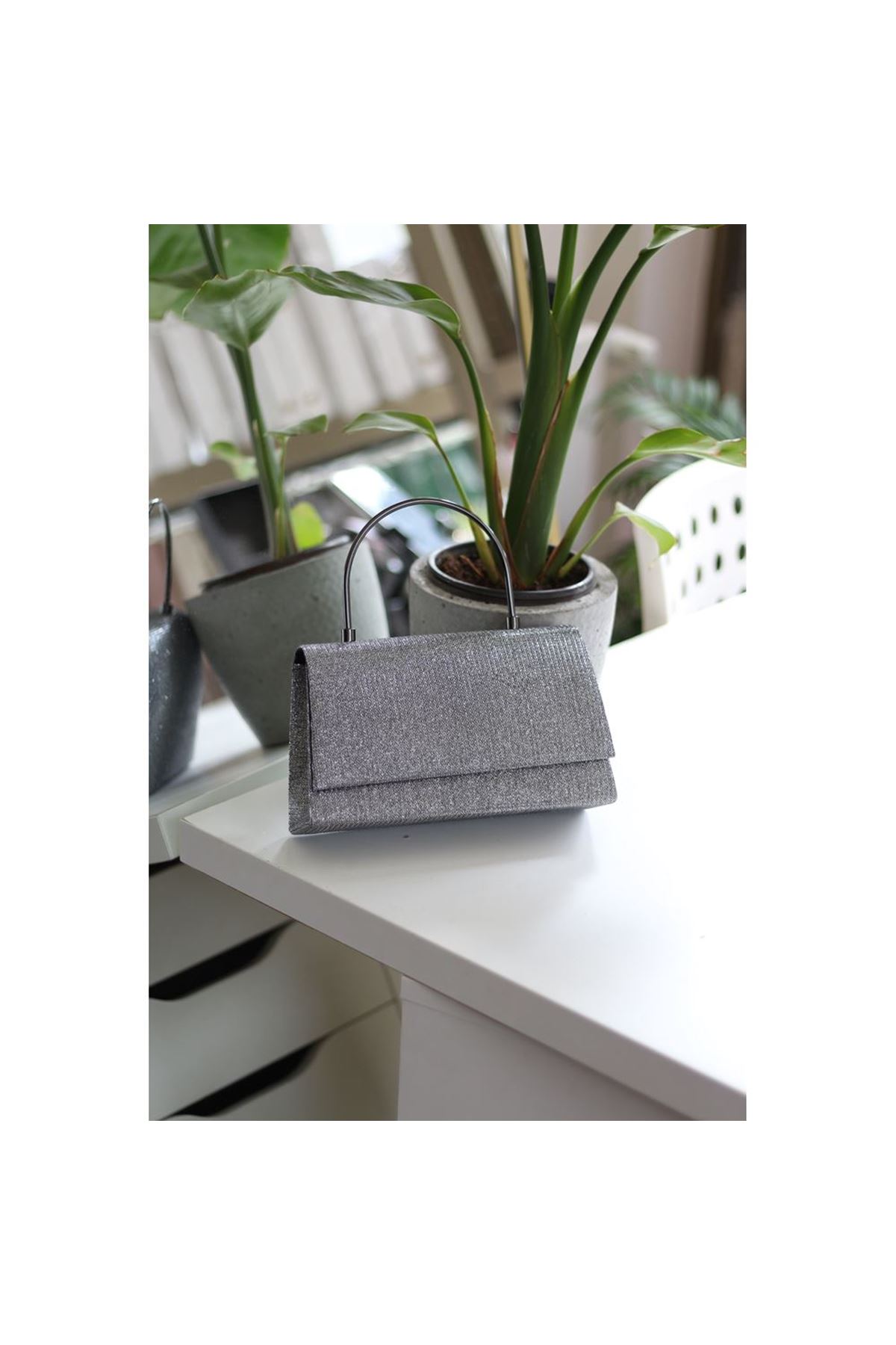 Kadın Platin Metal Tutma Saplı Kapaklı Abiye Çanta